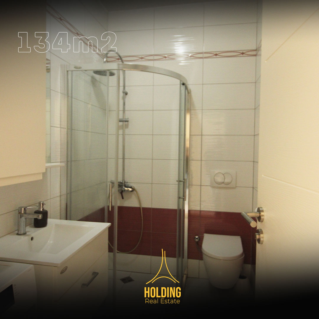 Lëshojmë PentHouse me qira në lagjën e Spitalit