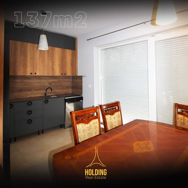 Lëshojmë shtëpinë me qira në lagjen Marigona Residence