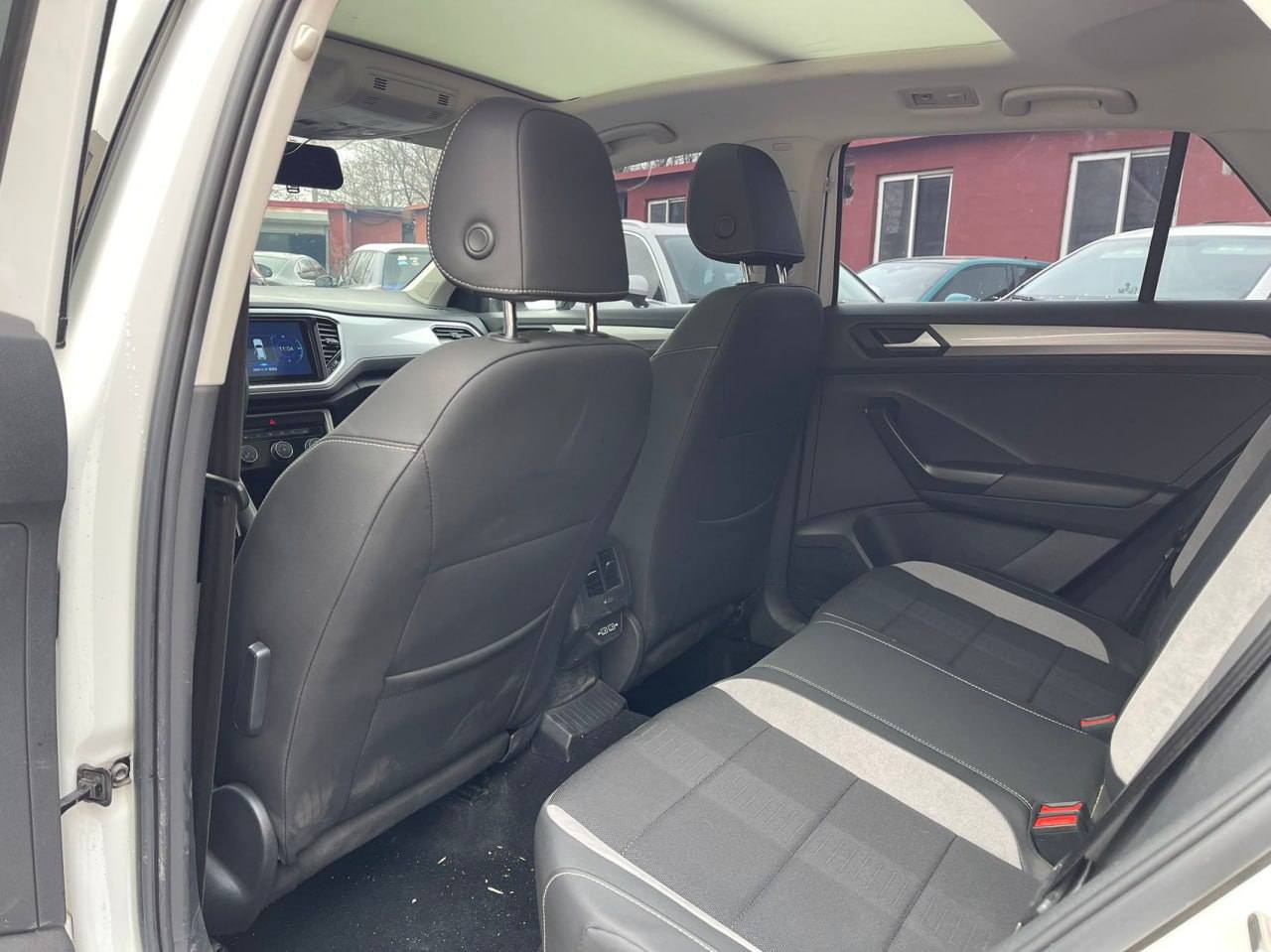 VOLKSWAGEN T-ROC MID 2022