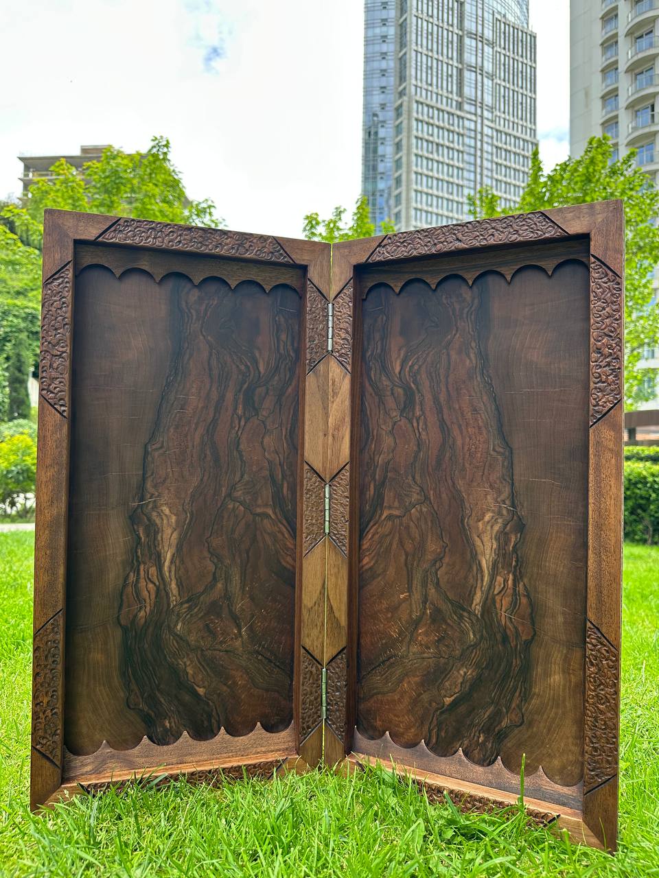 Handmade Wooden Backgammon Set – Crafted from 200-Year-Old Walnut Root