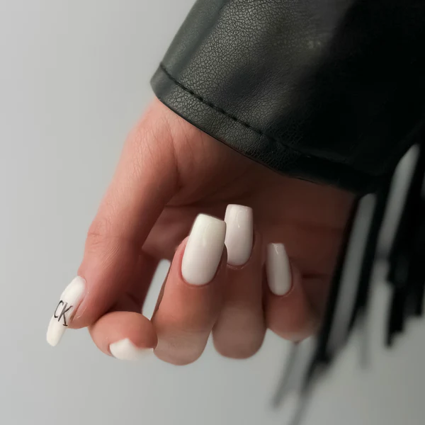 NAILSOFTHEDAY Milky top
