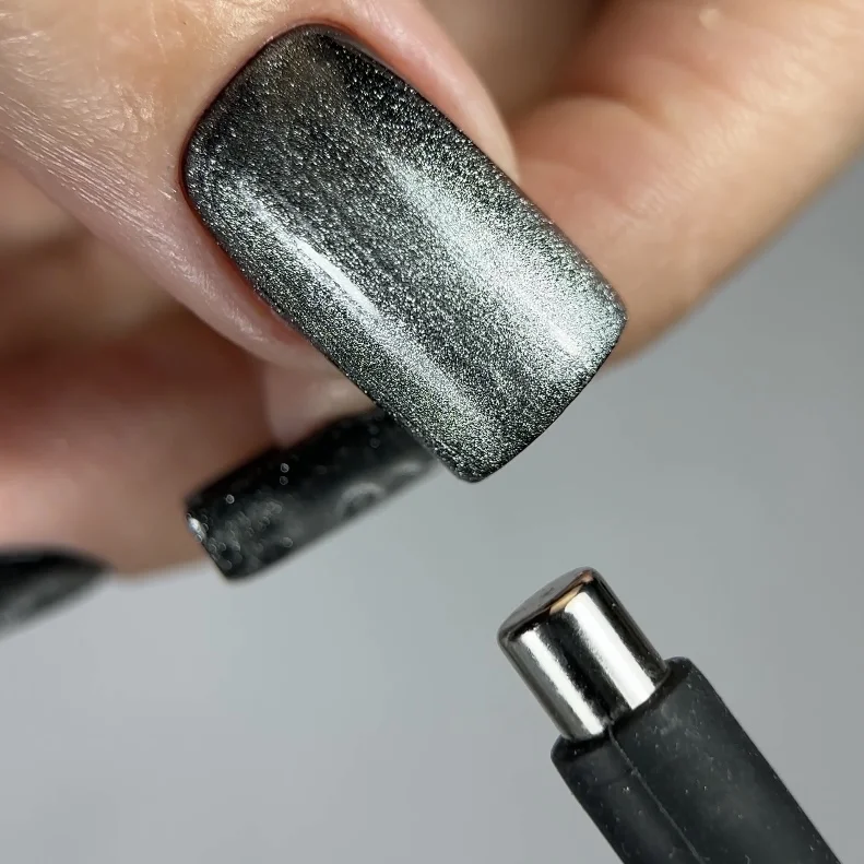 NAILSOFTHEDAY Cat eye magnet