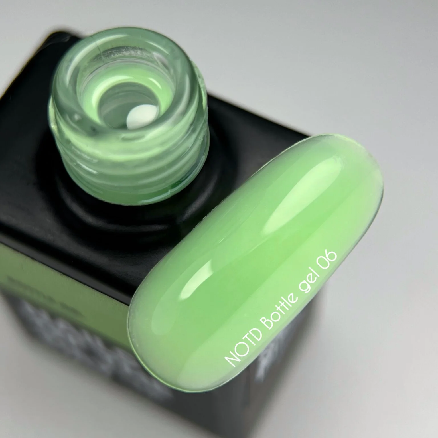 NAILSOFTHEDAY Bottle gel 06