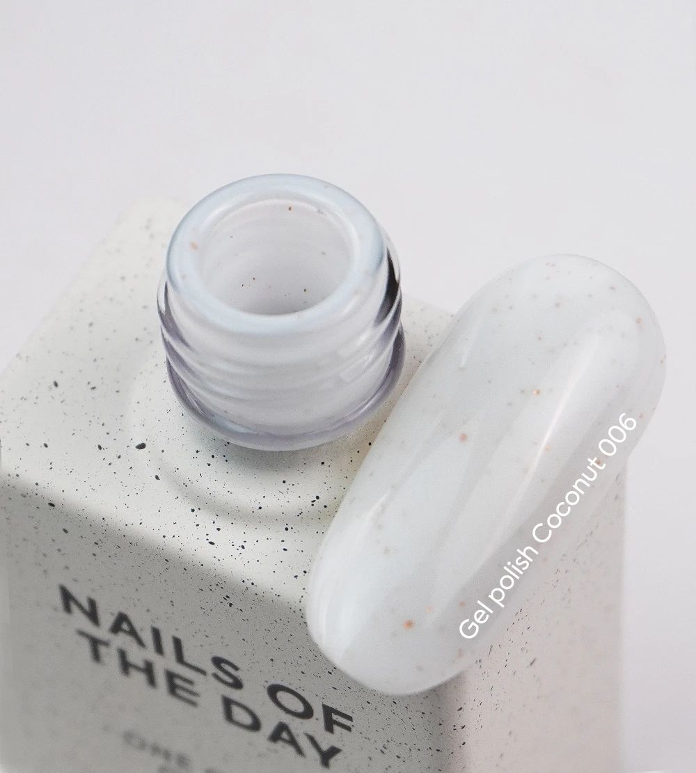 NAILSOFTHEDAY – Coconut