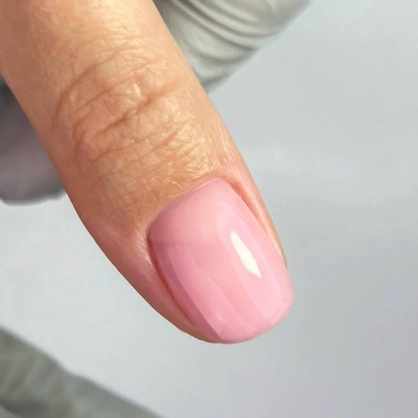 NAILSOFTHEDAY Nail Polish HARDENER S.O.S. – nagų stipriklis su kalciu ir taukmedžio sviestu