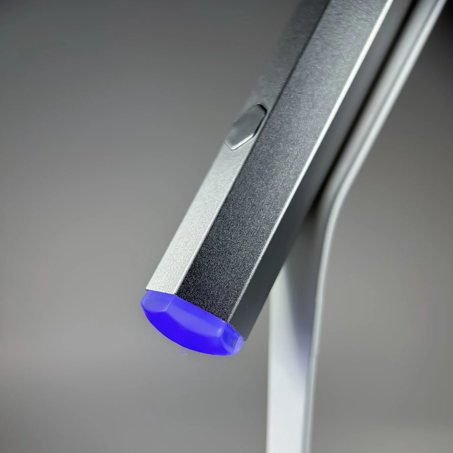 NAILSOFTHEDAY Metal line lamp