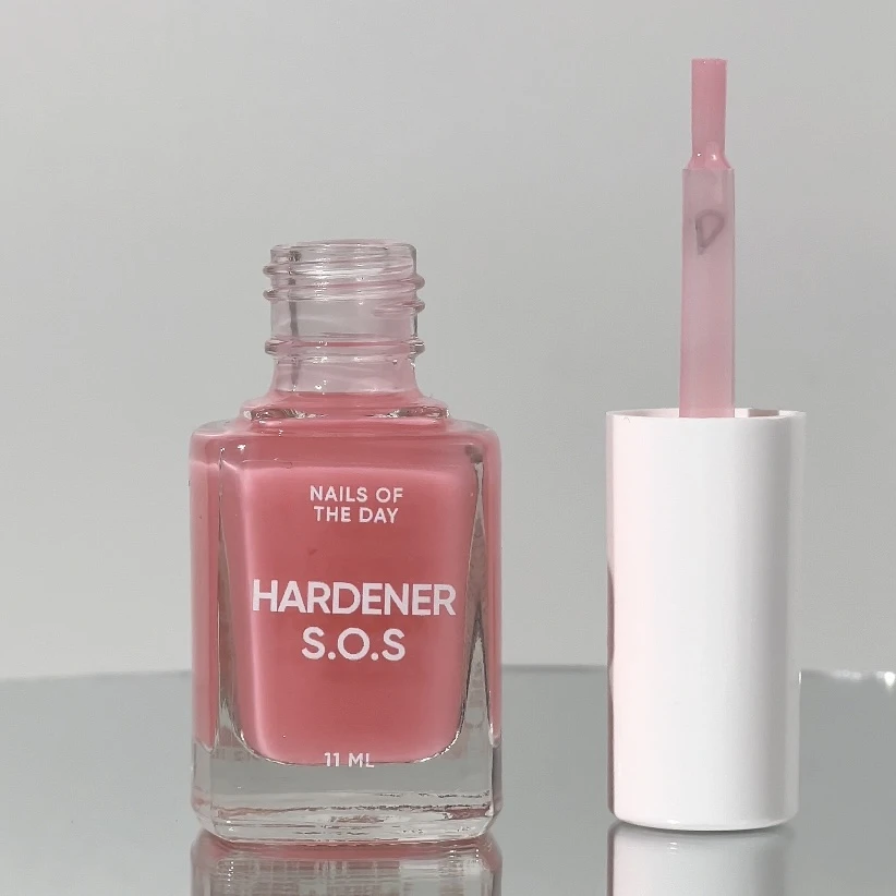 NAILSOFTHEDAY Nail Polish HARDENER S.O.S. – nagų stipriklis su kalciu ir taukmedžio sviestu