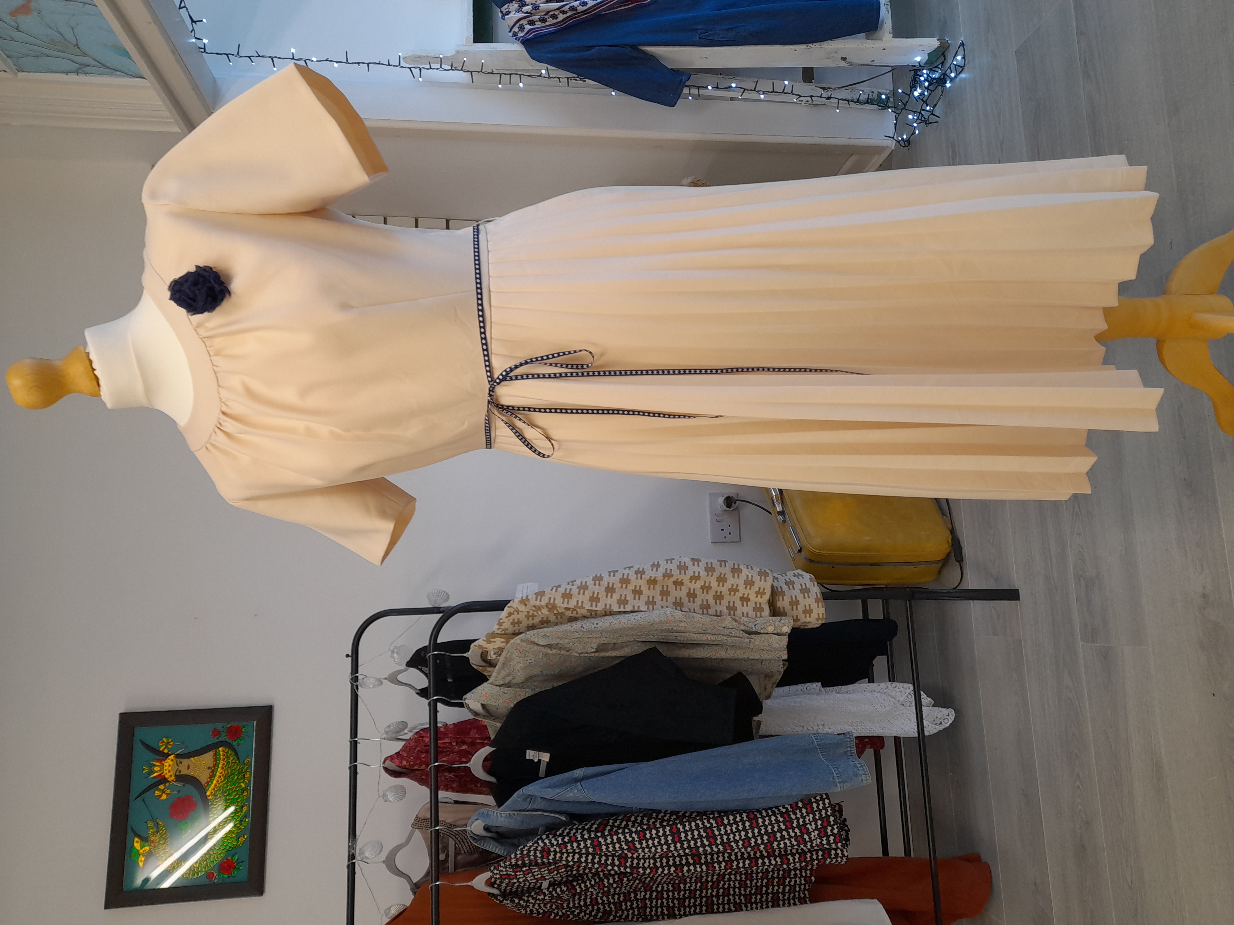 Elegant Off-White Vintage Dress