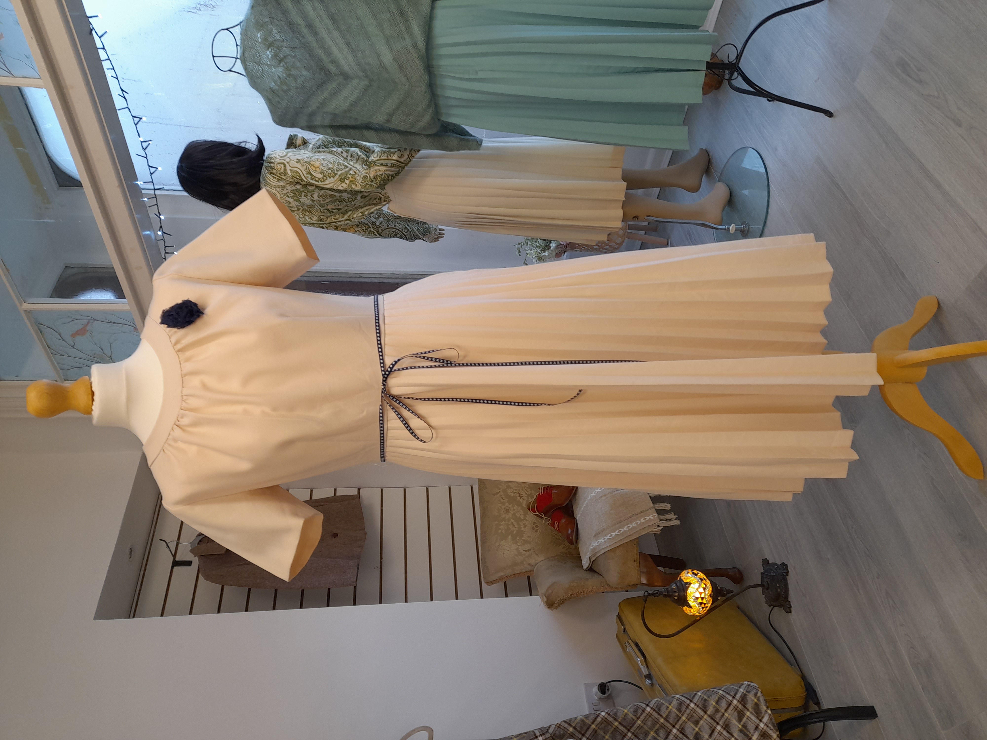 Elegant Off-White Vintage Dress