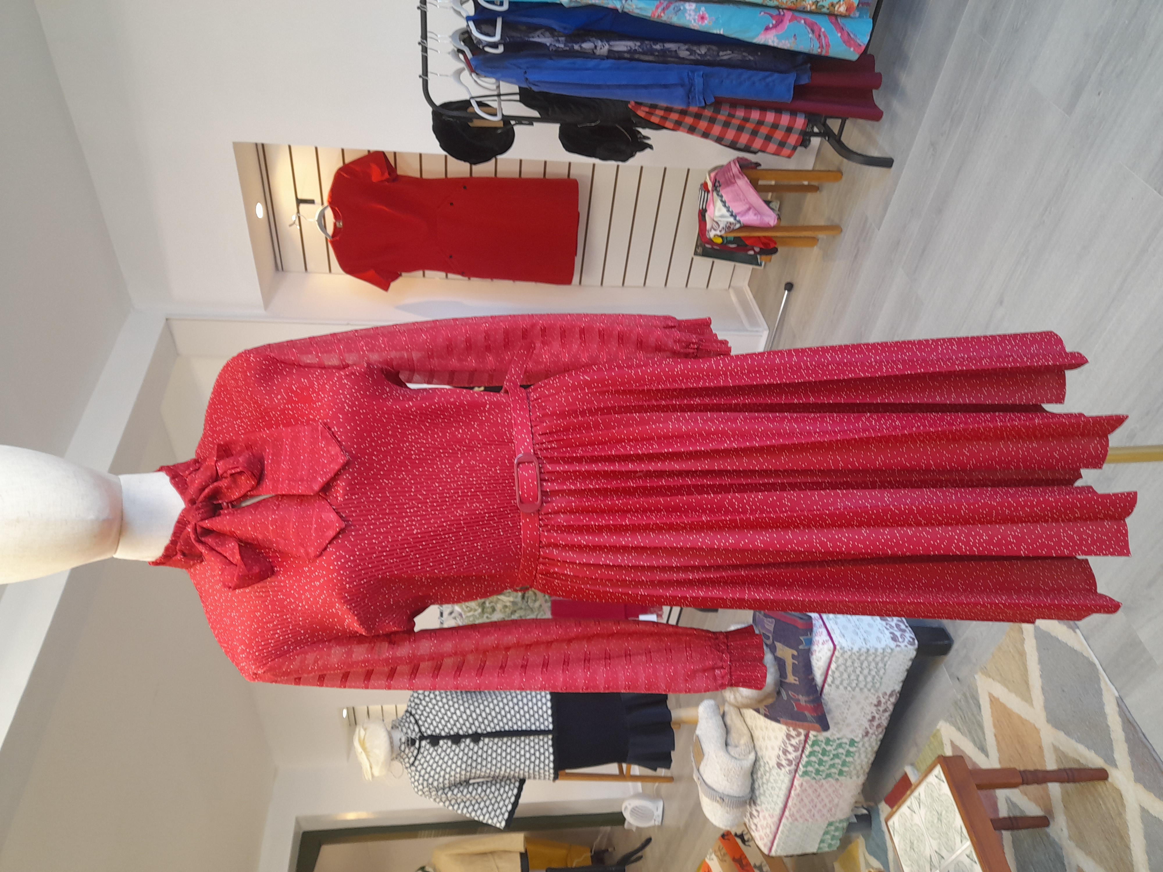 70's vintage red pleated dress with a neck-bow