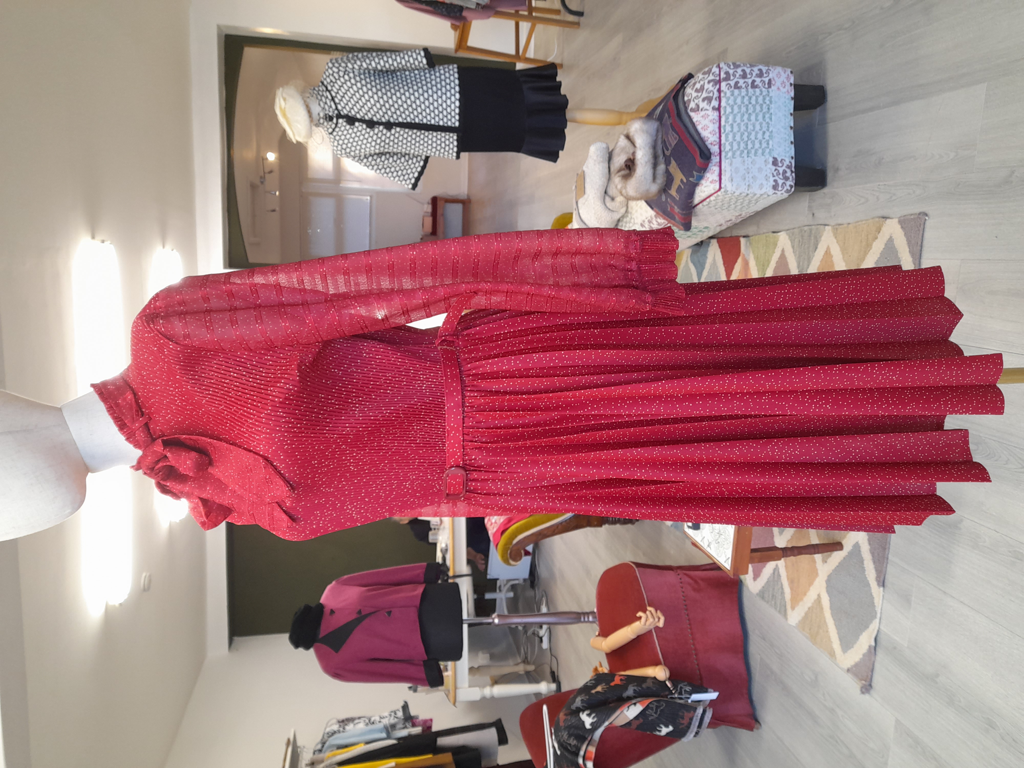 70's vintage red pleated dress with a neck-bow