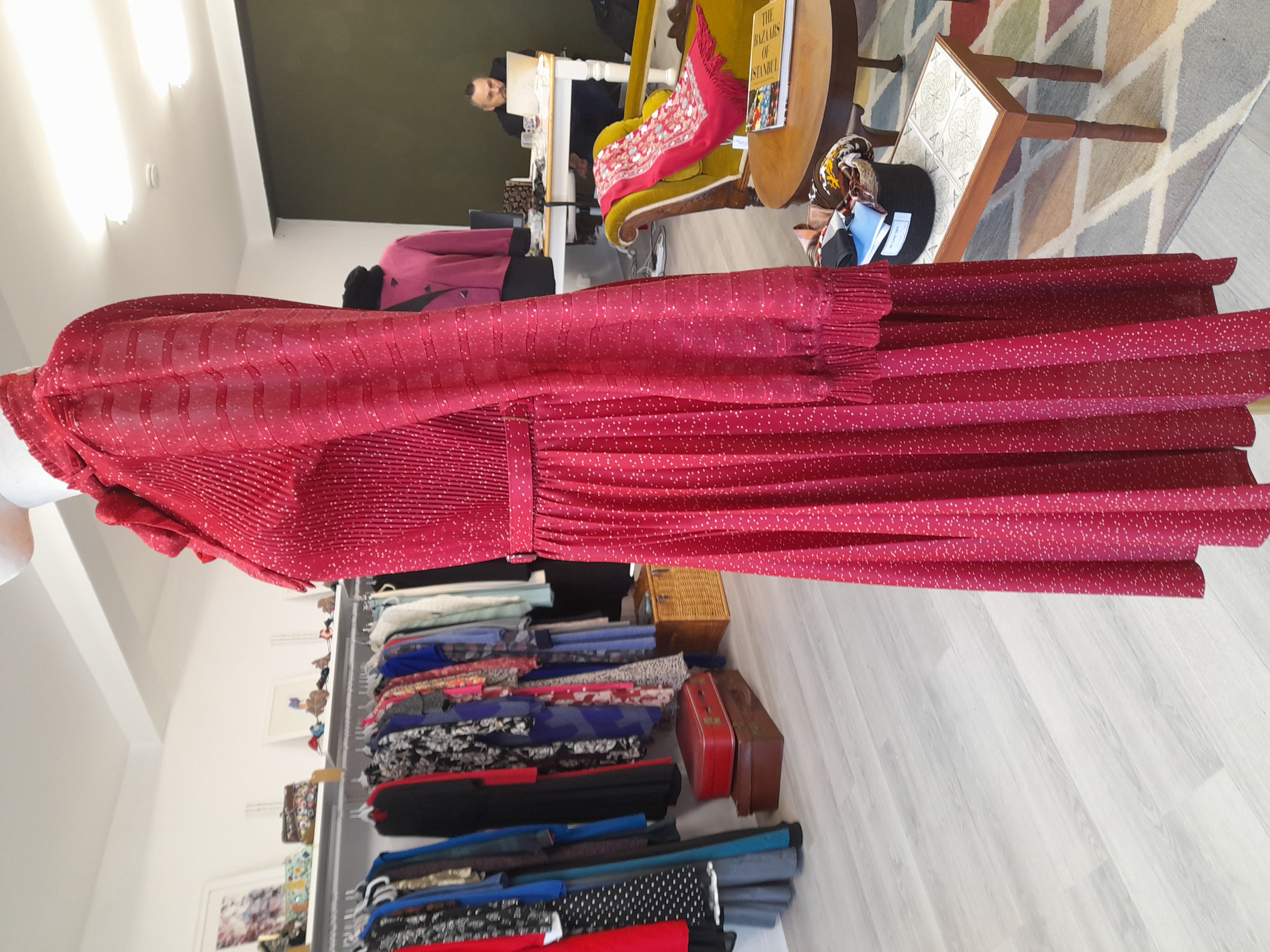70's vintage red pleated dress with a neck-bow