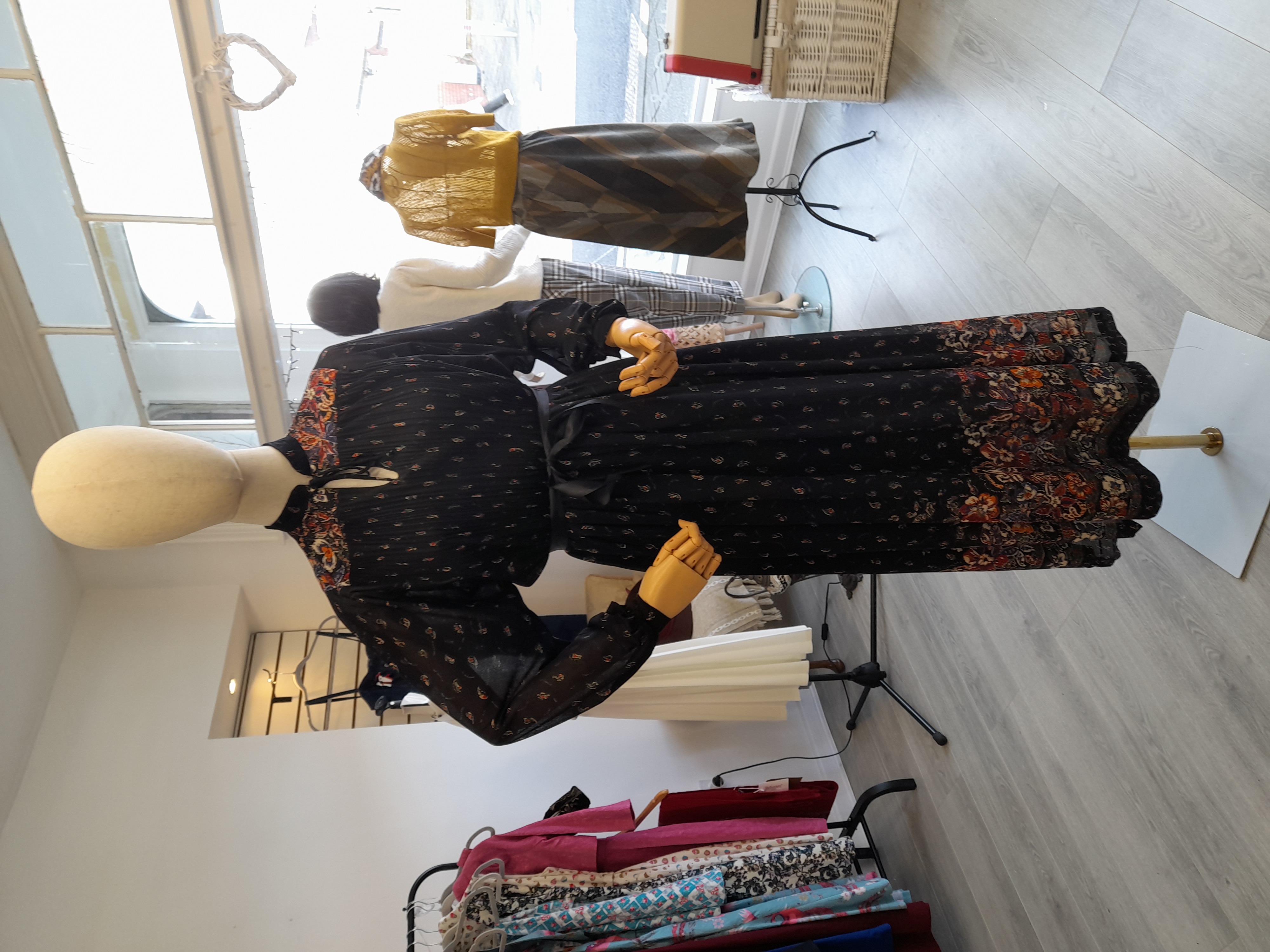 70's black & flowery maxi dress