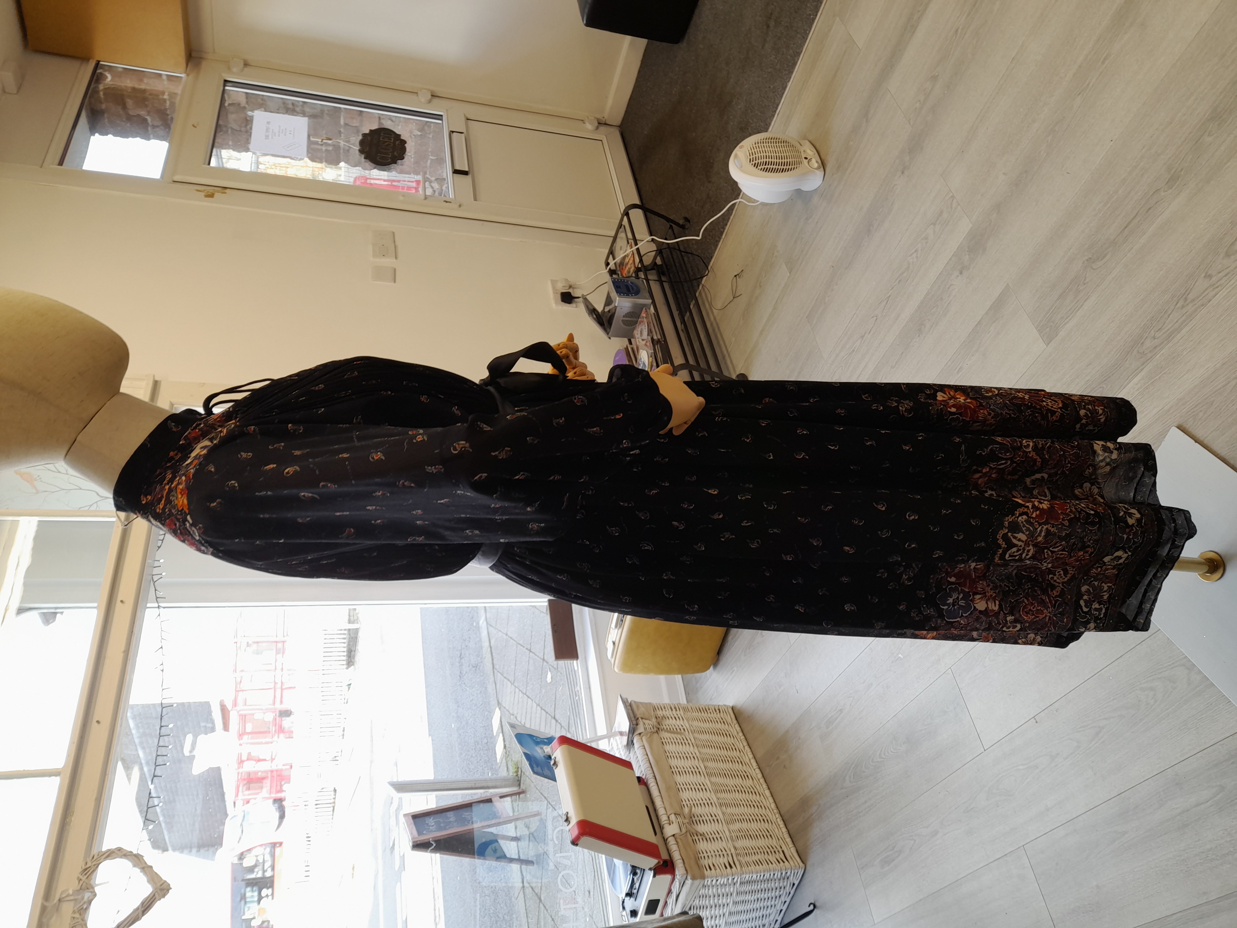 70's black & flowery maxi dress