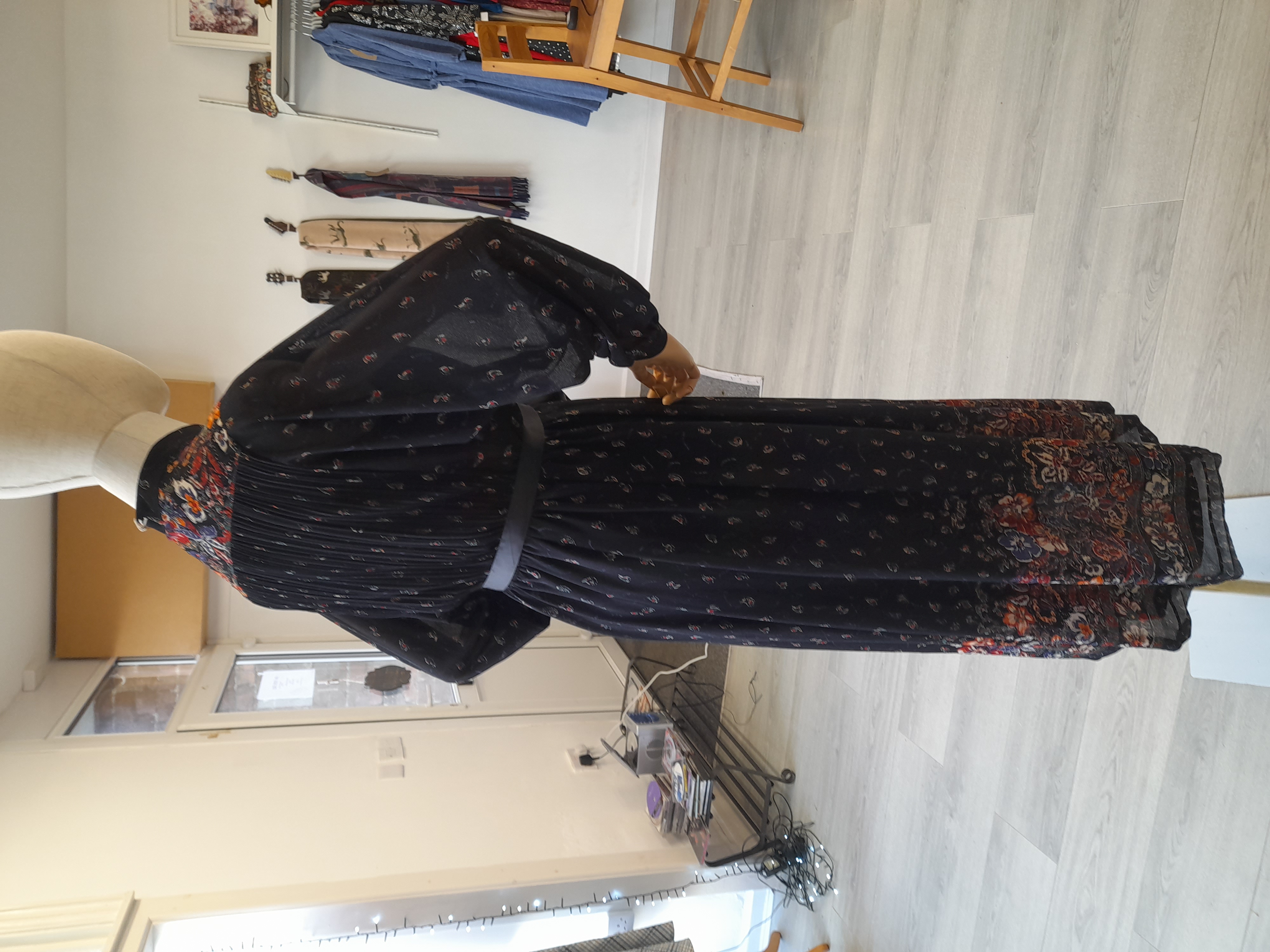 70's black & flowery maxi dress