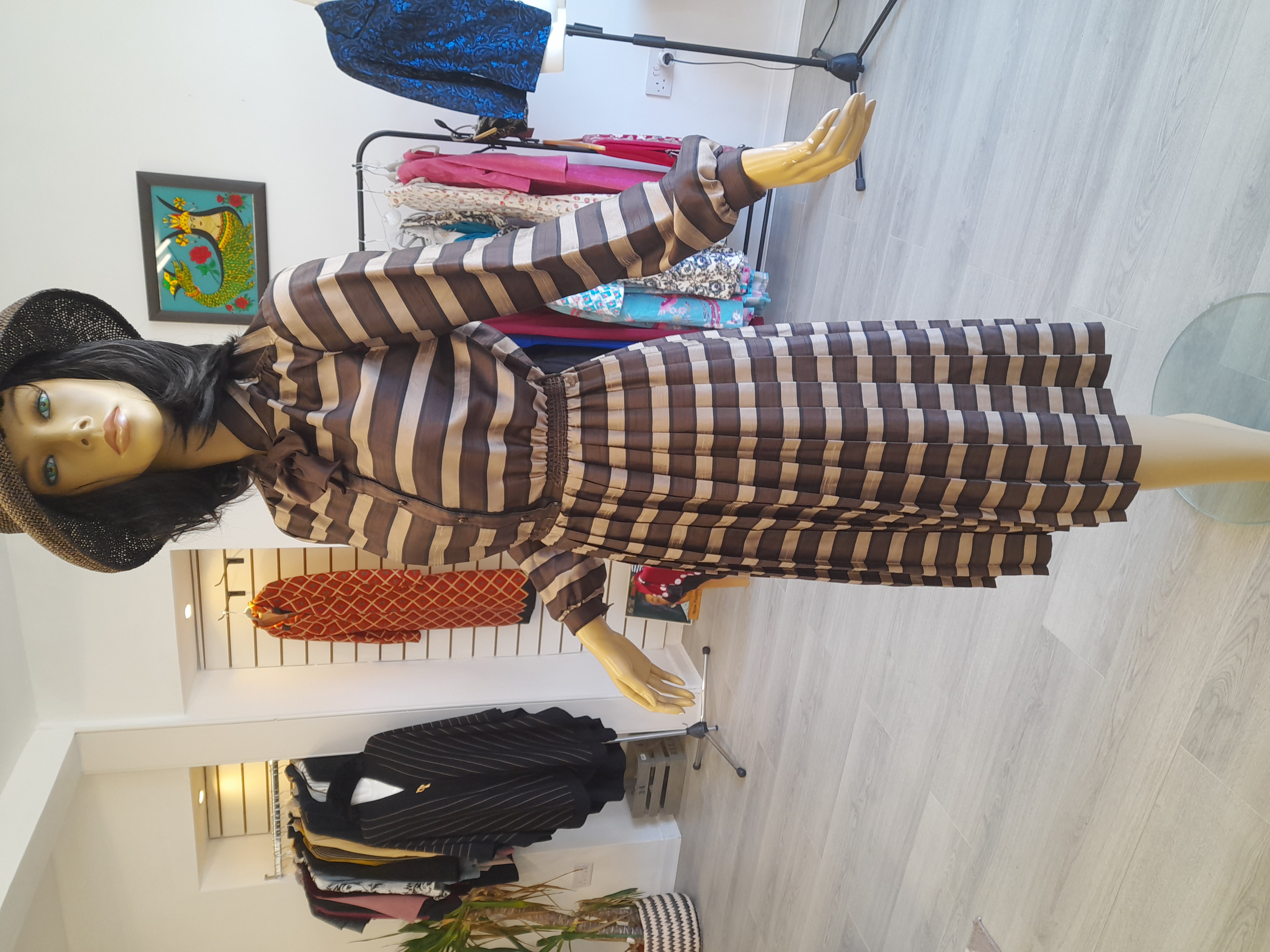 Vintage 70's Brown Pleated dress with a cute neck-bow, Size S