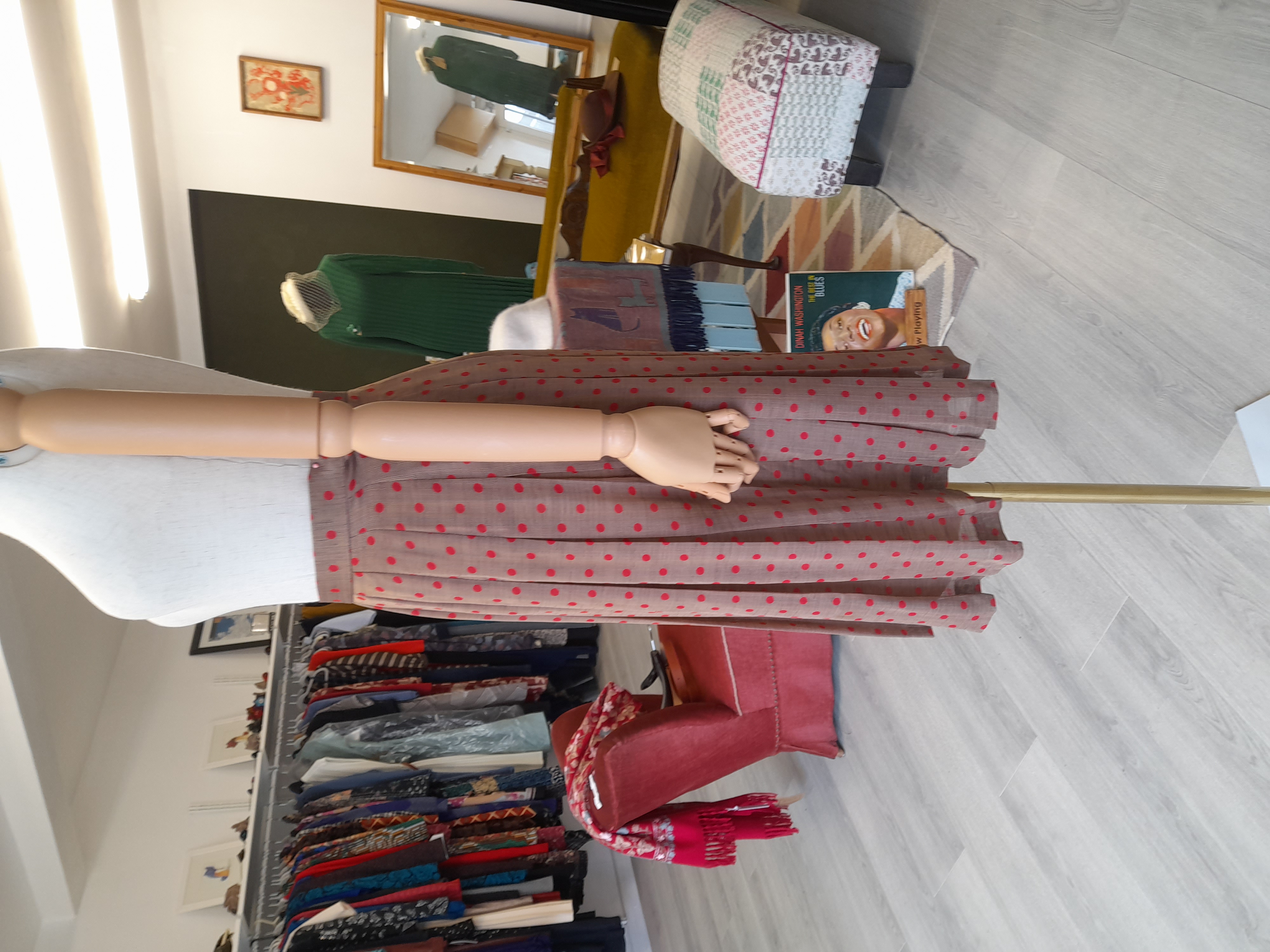 Beige and red spotted pleated linen skirt, XS 