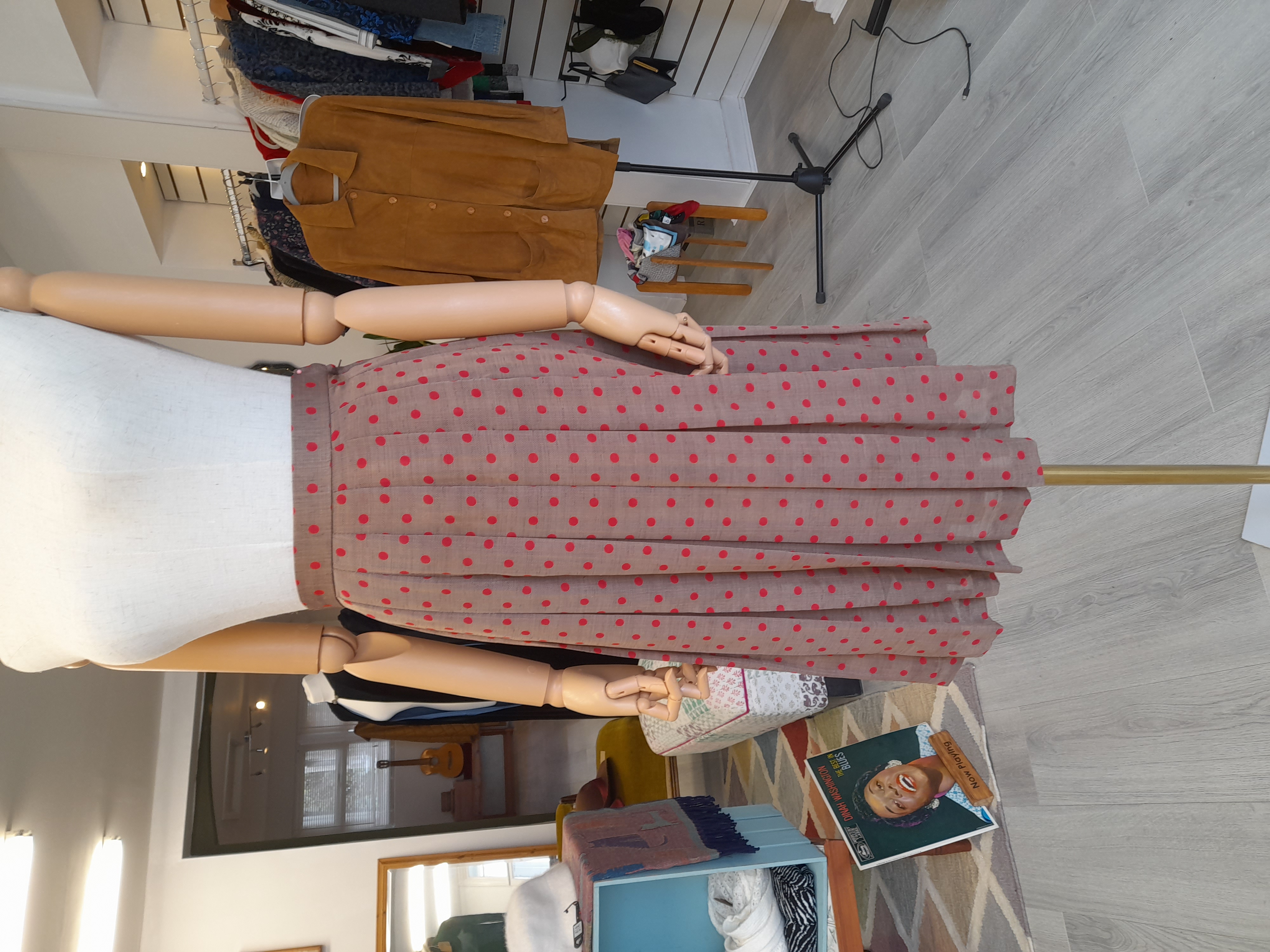 Beige and red spotted pleated linen skirt, XS 