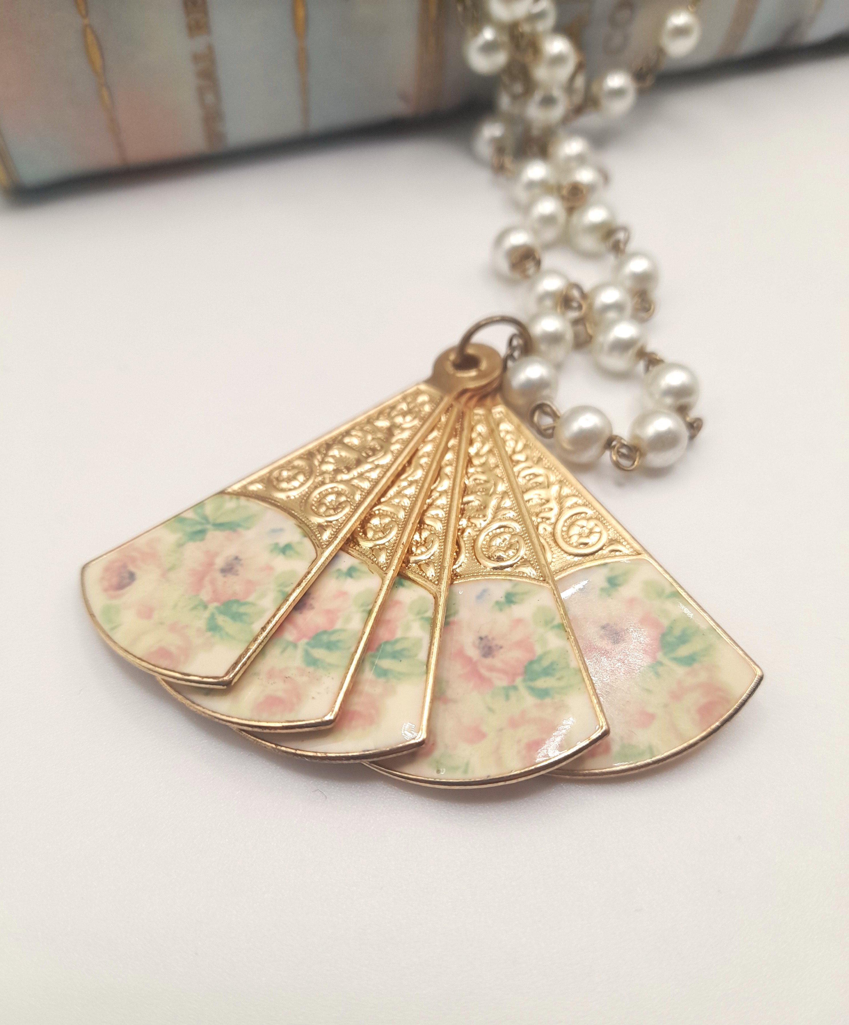 Vintage 70s Art-deco inspired long pearl necklace, 45cm long 