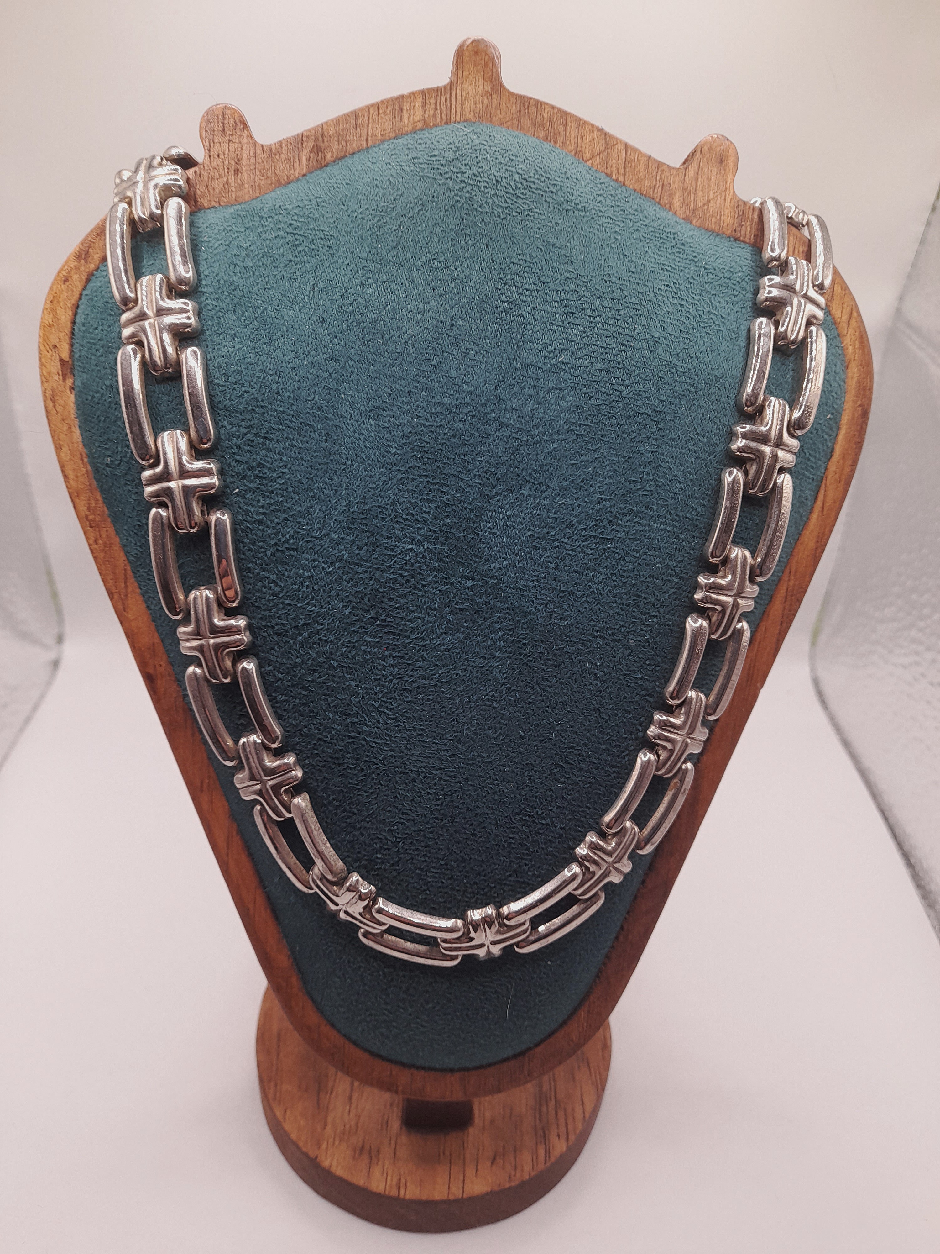 A vintage silver-tone link necklace, 23 cm long 