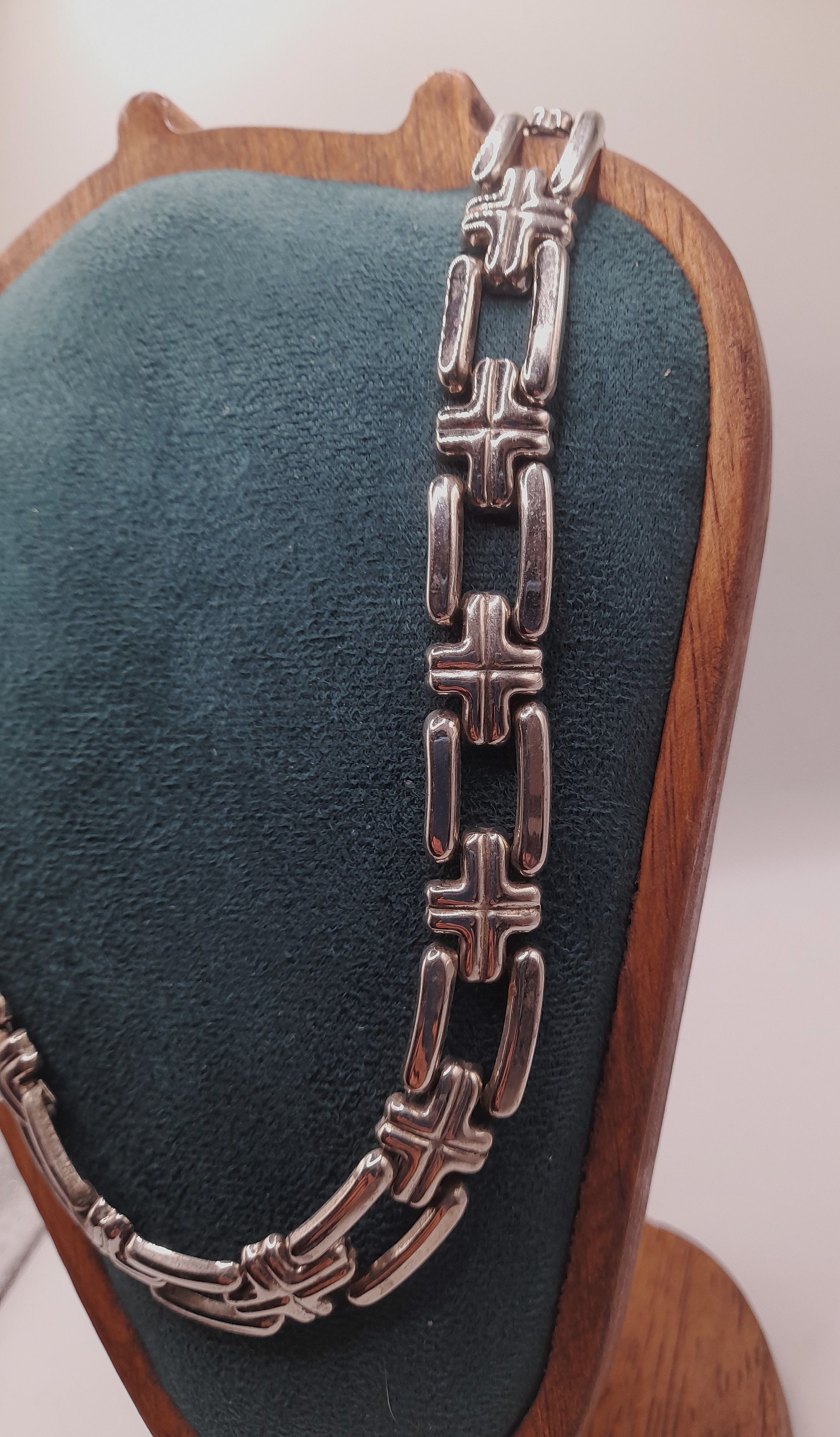 A vintage silver-tone link necklace, 23 cm long 