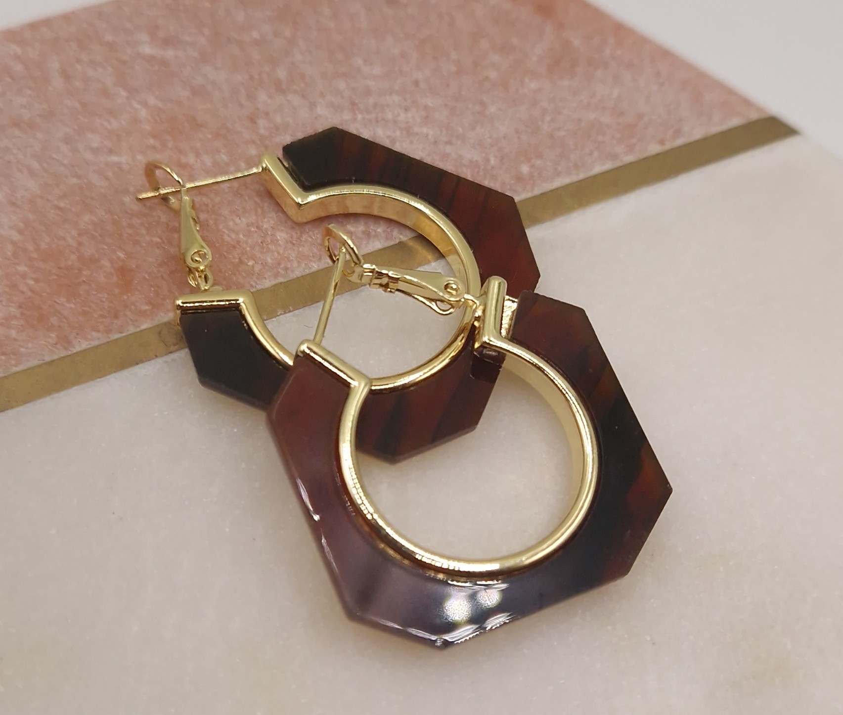 gold-tone geometric hexagon hoop earrings 
