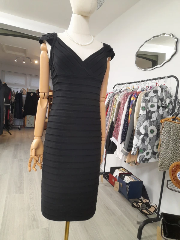 Adrianna Papell, Size 8 Mini black Dress