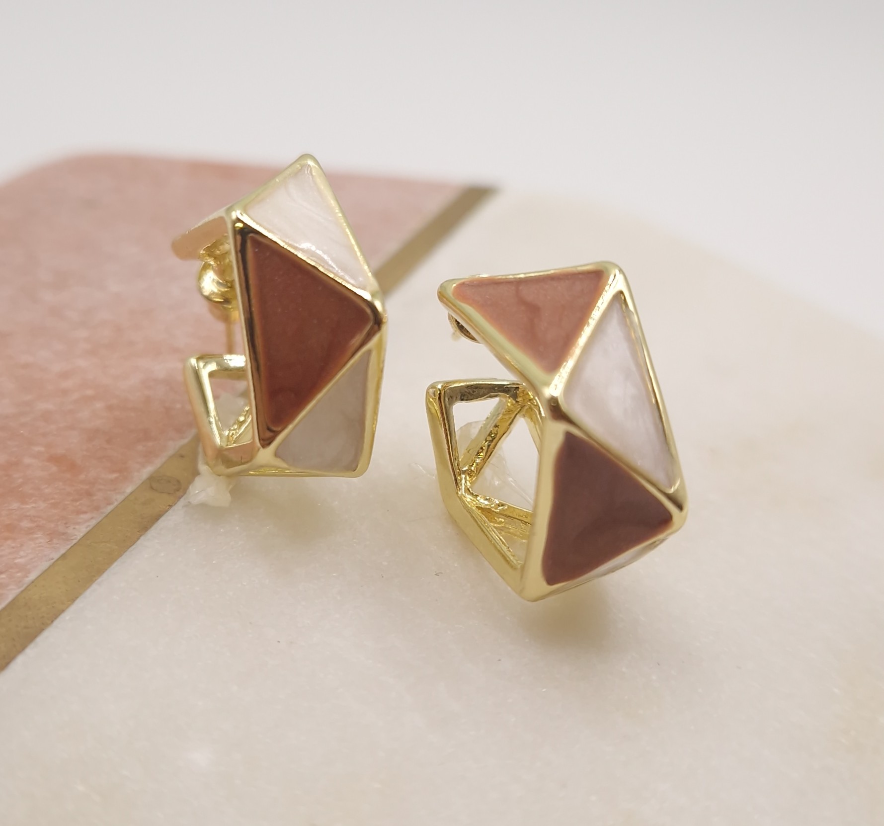 Geometric hoop earrings 
