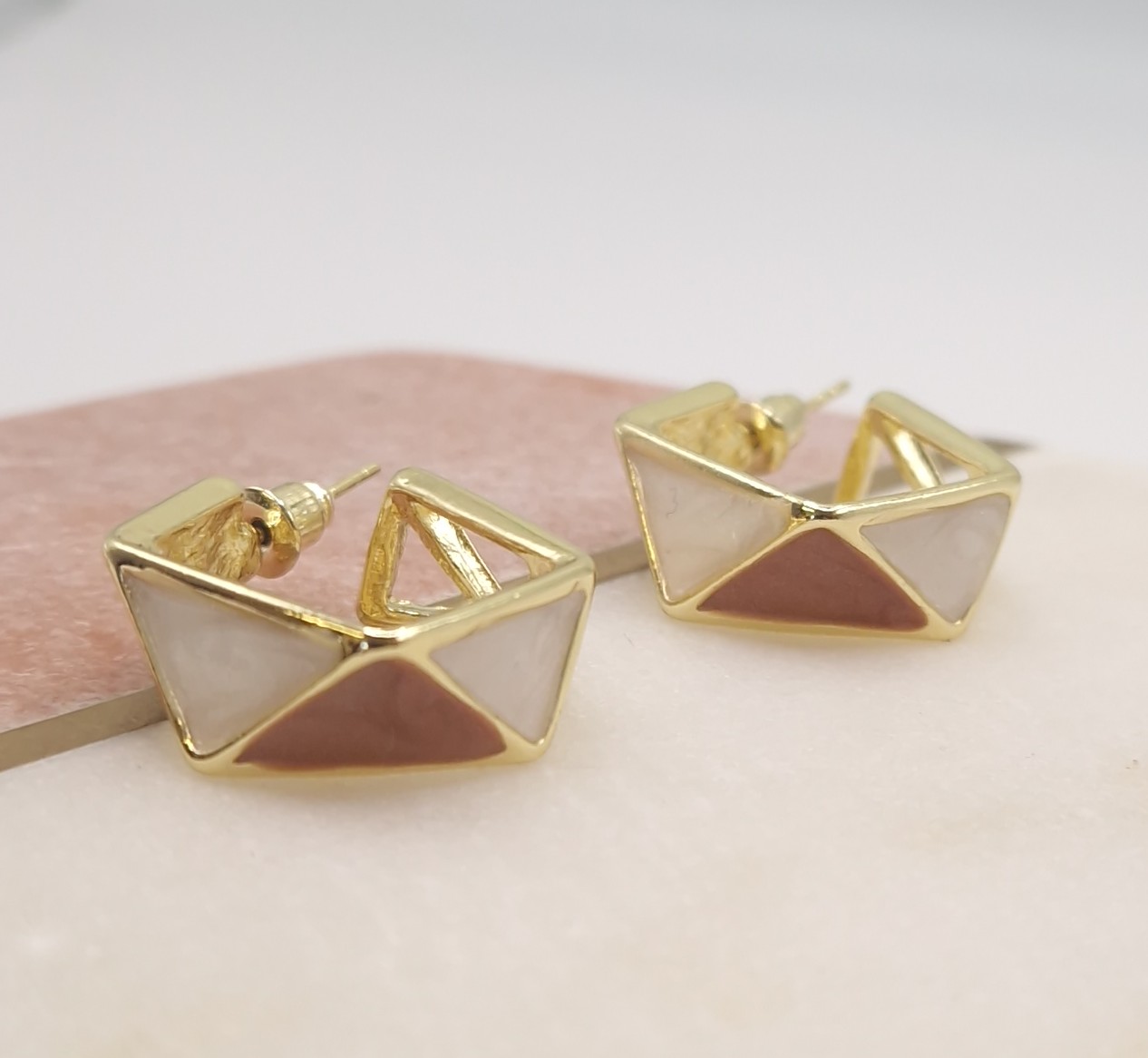 Geometric hoop earrings 