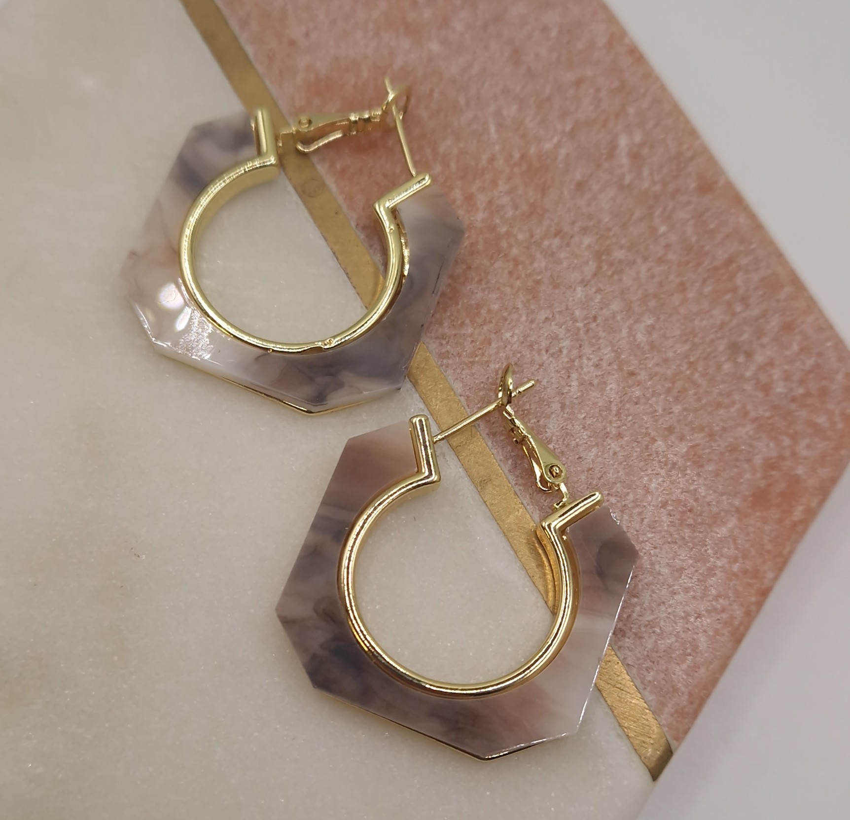 Hexagon hoop earrings with a grey and white marble-effect 