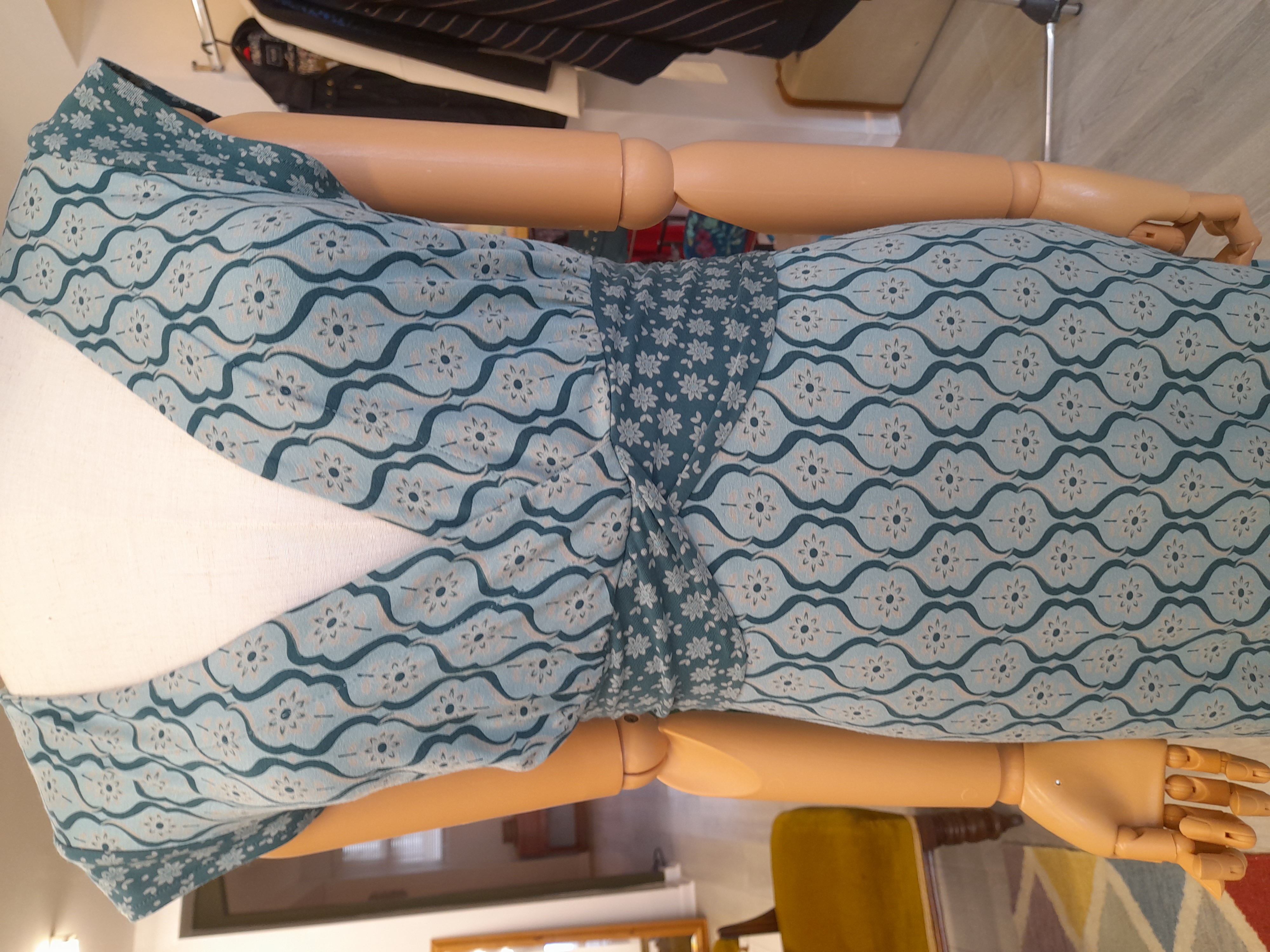 White Staff, Size 8, Knee length dress 