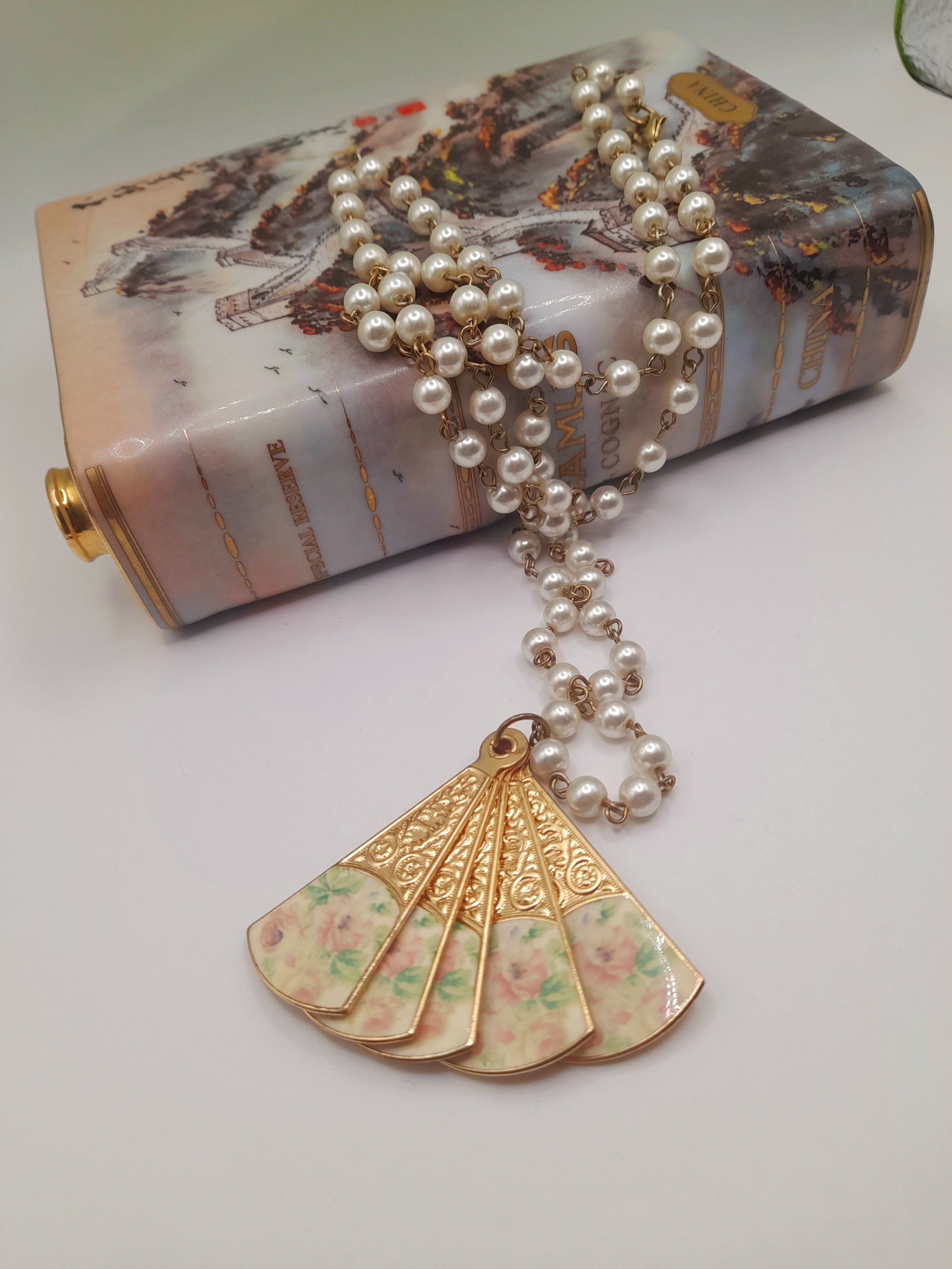 Vintage 70s Art-deco inspired long pearl necklace, 45cm long 