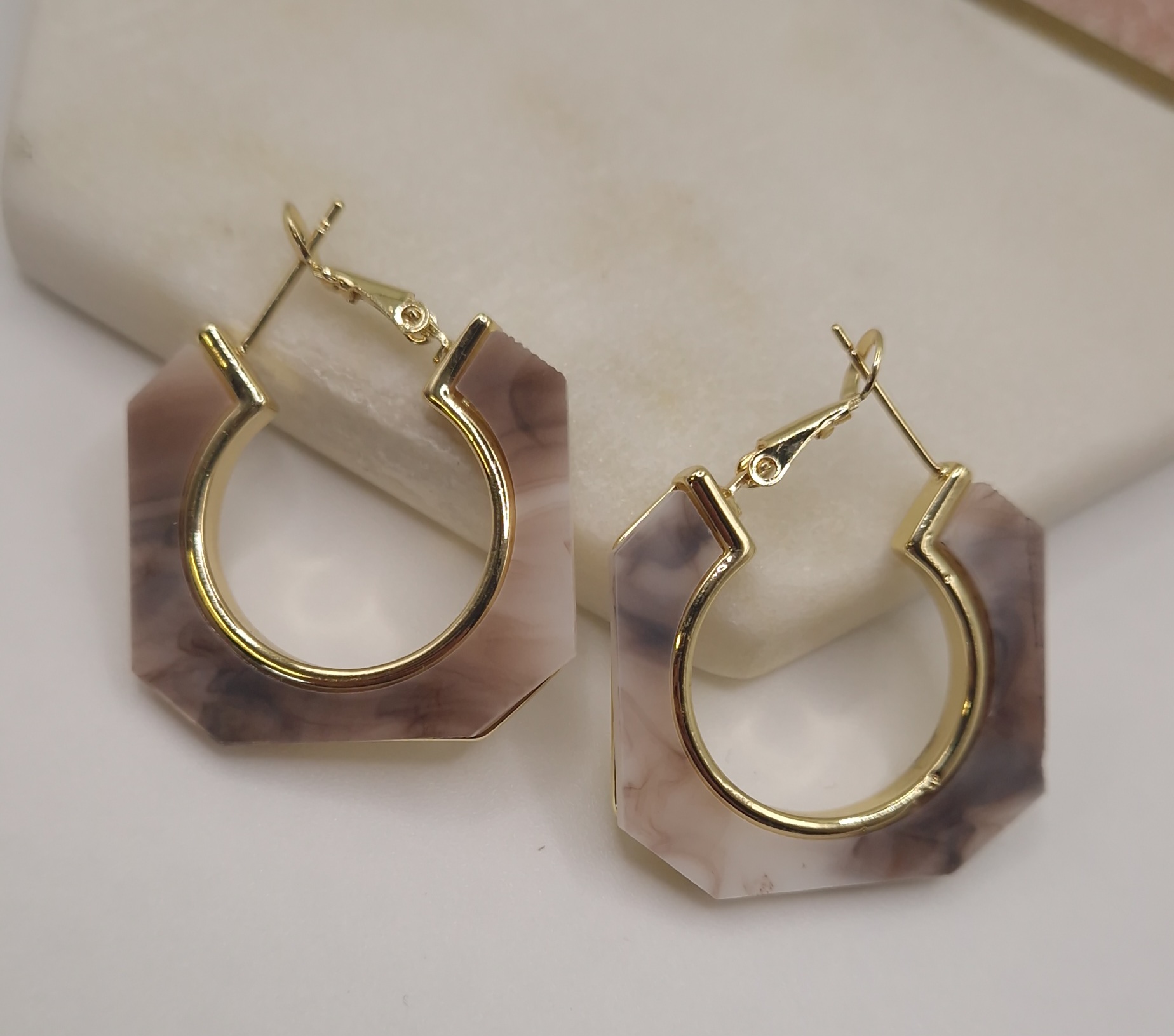 Hexagon hoop earrings with a grey and white marble-effect 