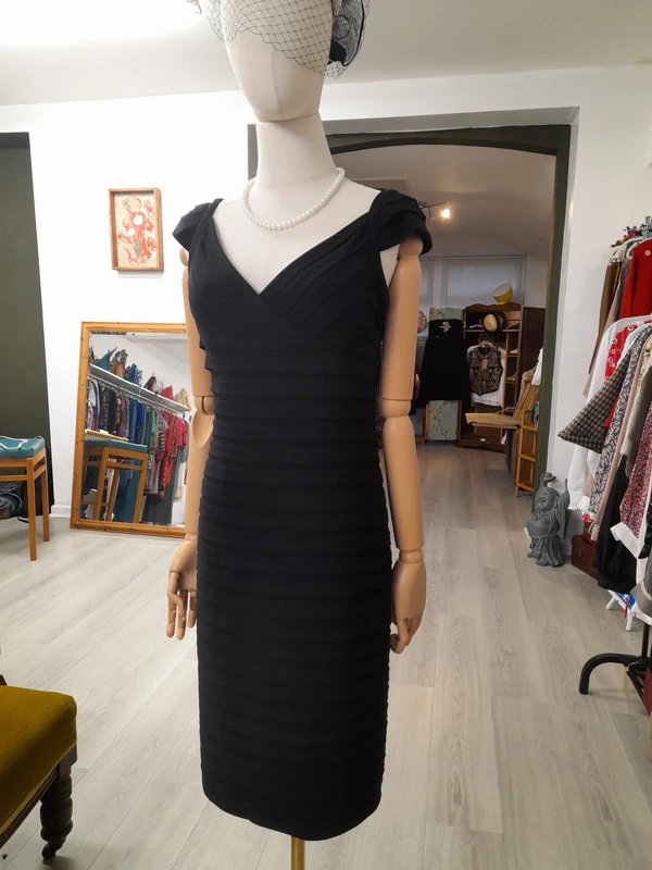 Adrianna Papell, Size 8 Mini black Dress