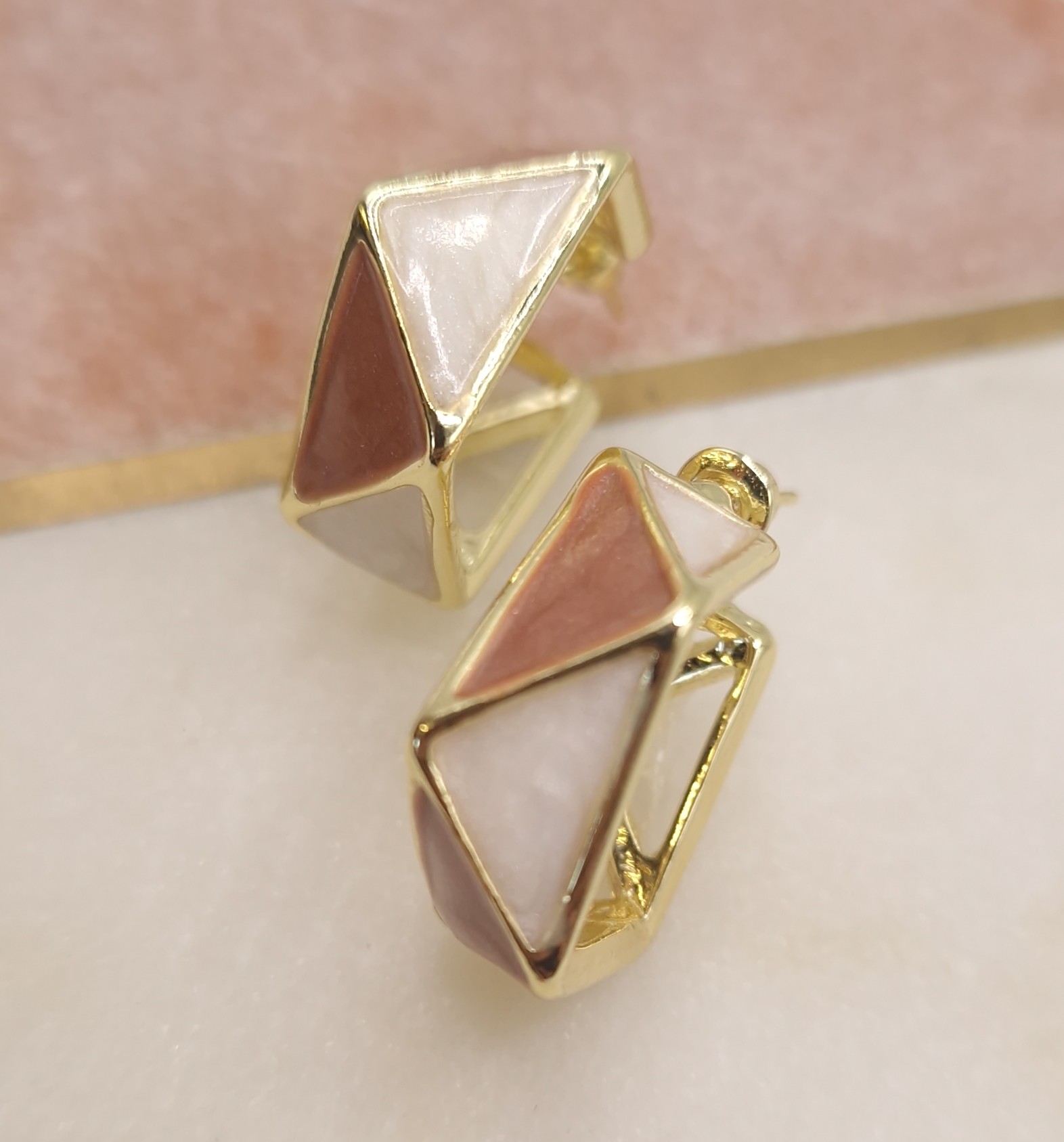 Geometric hoop earrings 