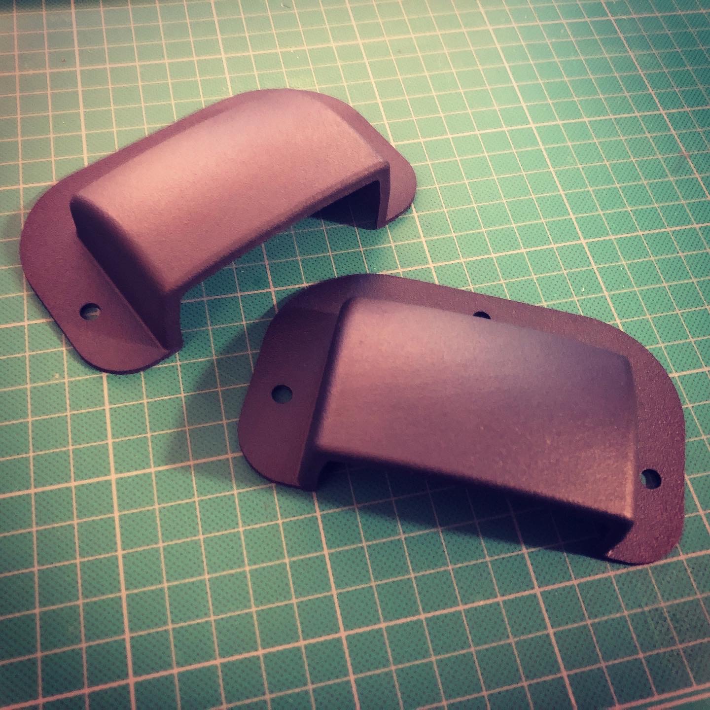 Cache ceinture arrière - Rear belt cover