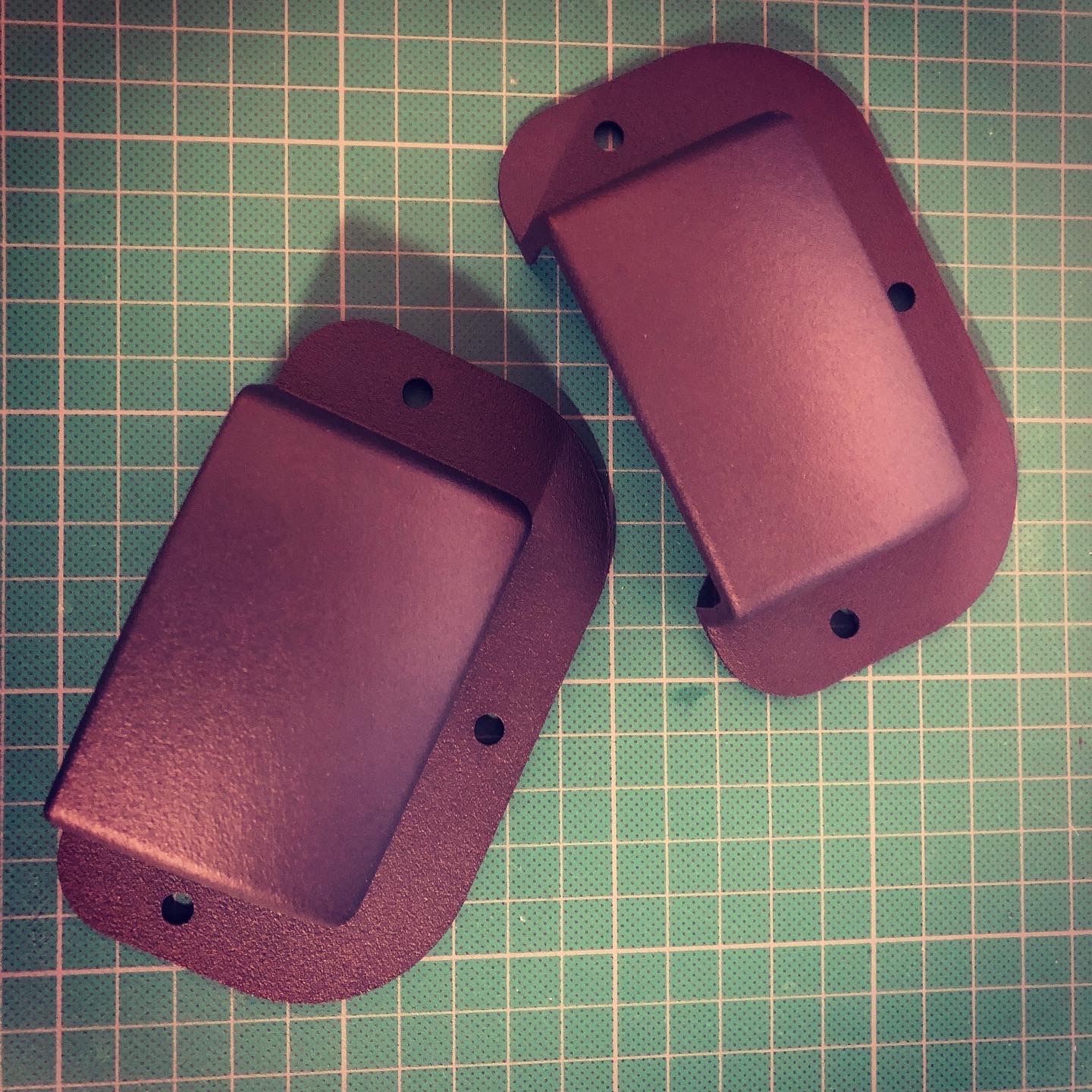 Cache ceinture arrière - Rear belt cover