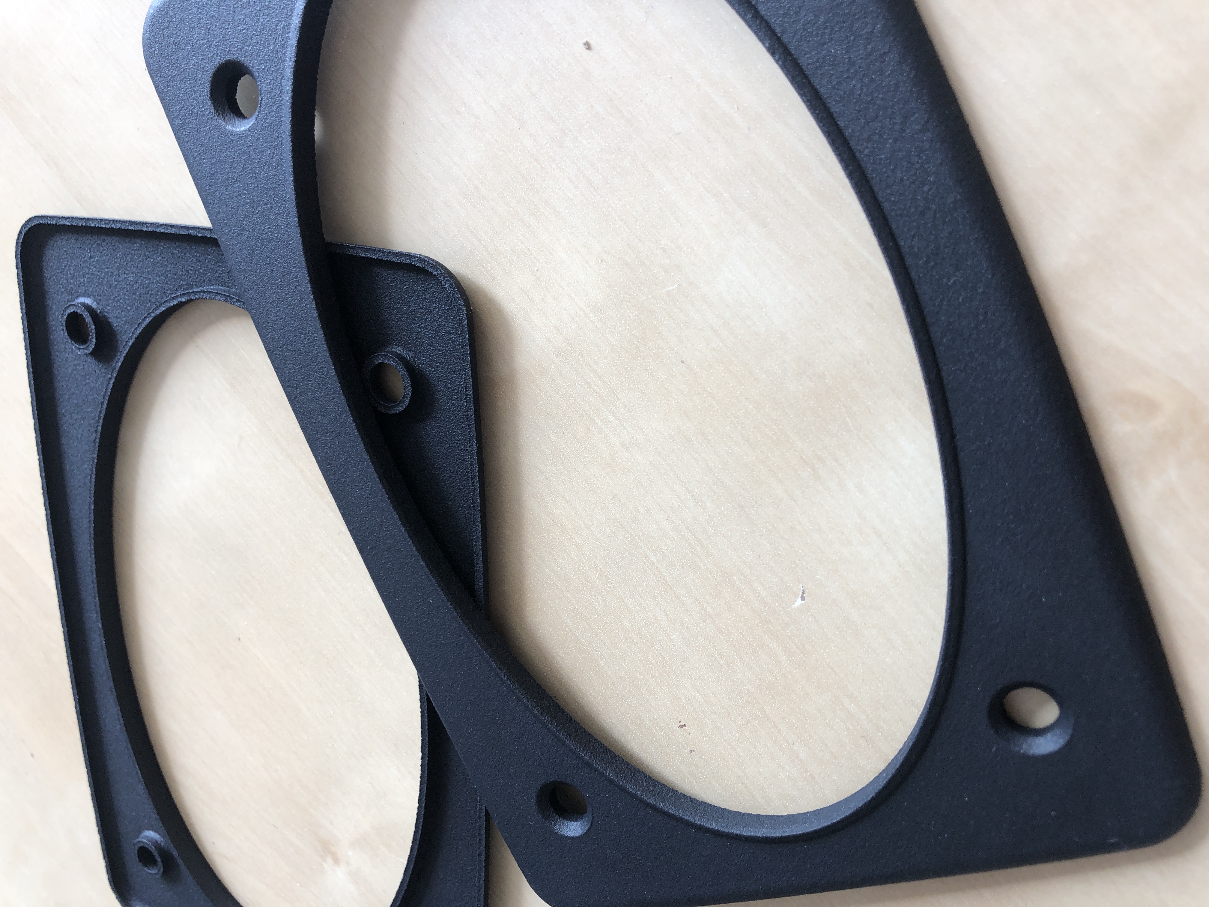 2 Cadres HP Plage arrière - Modèle oval / 2 Rear loudspeacker frames - Oval model