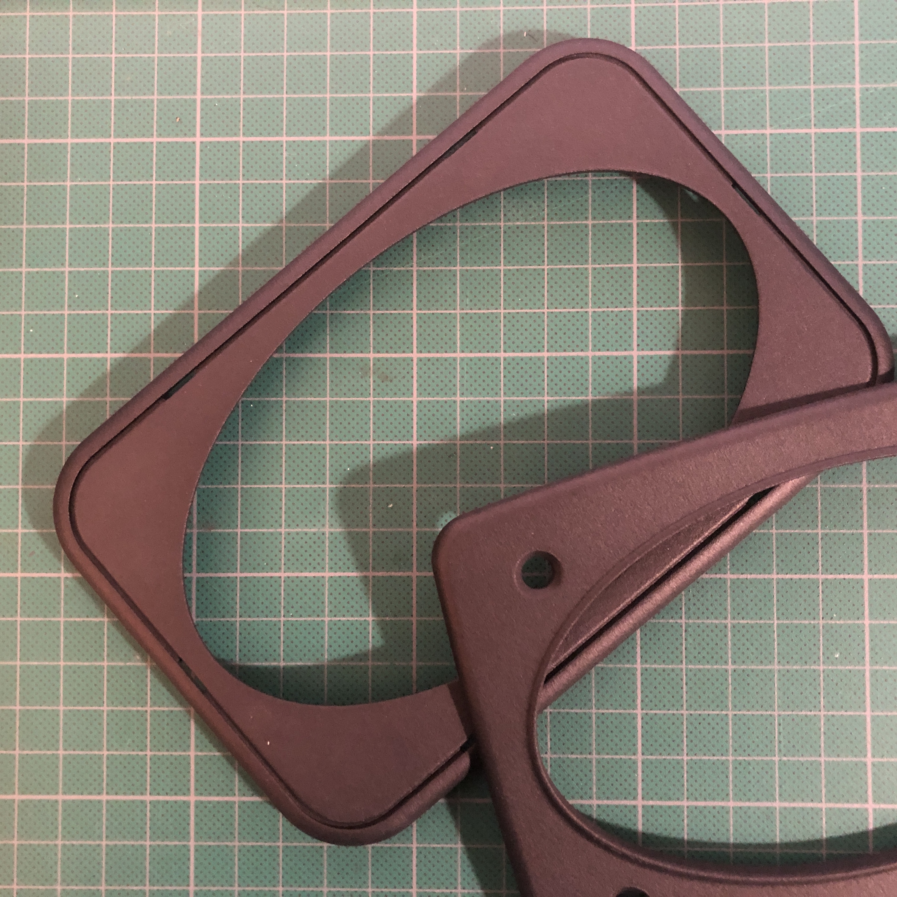 2 Cadres HP Plage arrière - Modèle oval / 2 Rear loudspeacker frames - Oval model