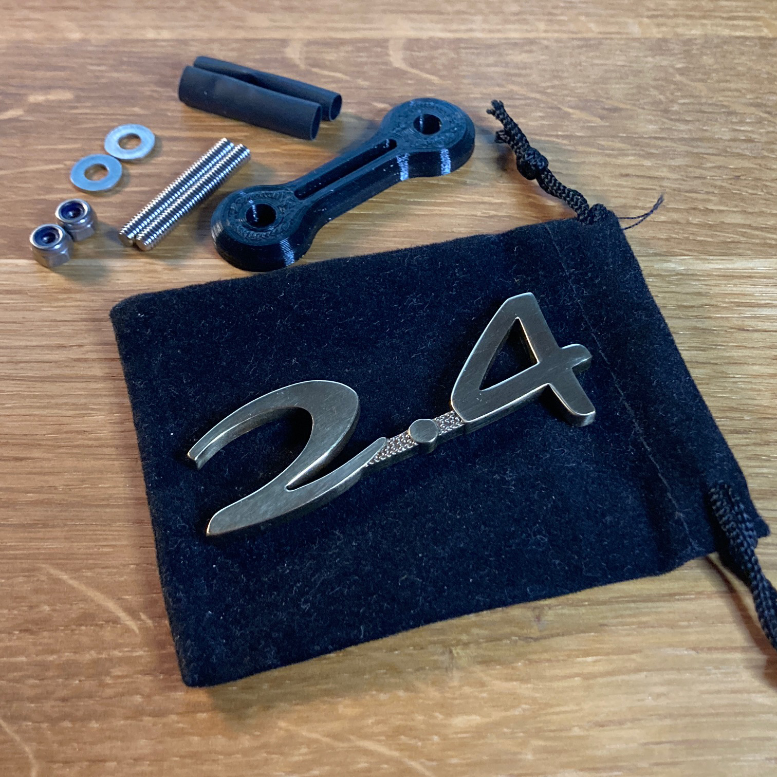 Backdate logo cylindrée 2.4 - Backdate 2.4 logo Motor size