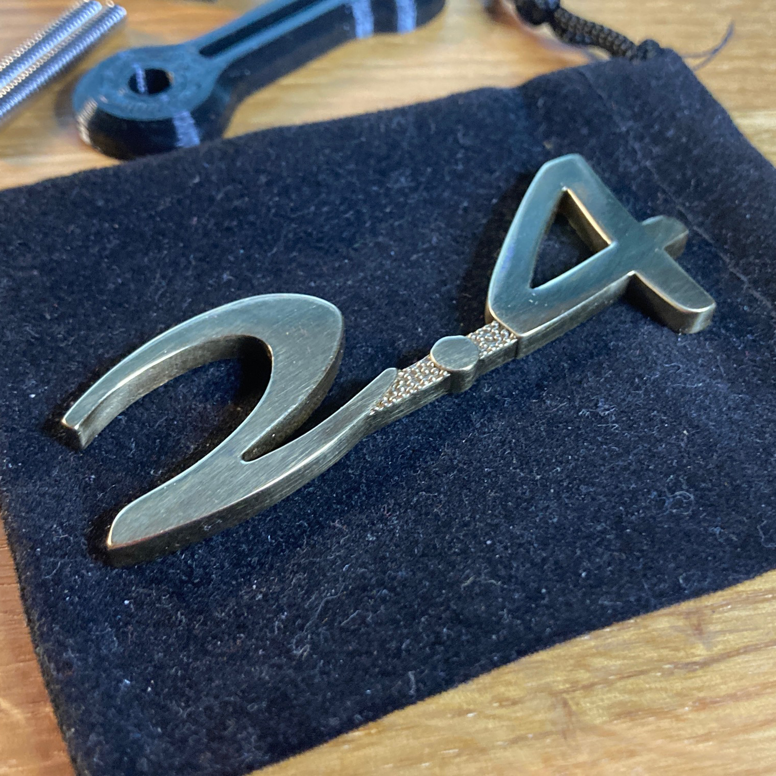 Backdate logo cylindrée 2.4 - Backdate 2.4 logo Motor size