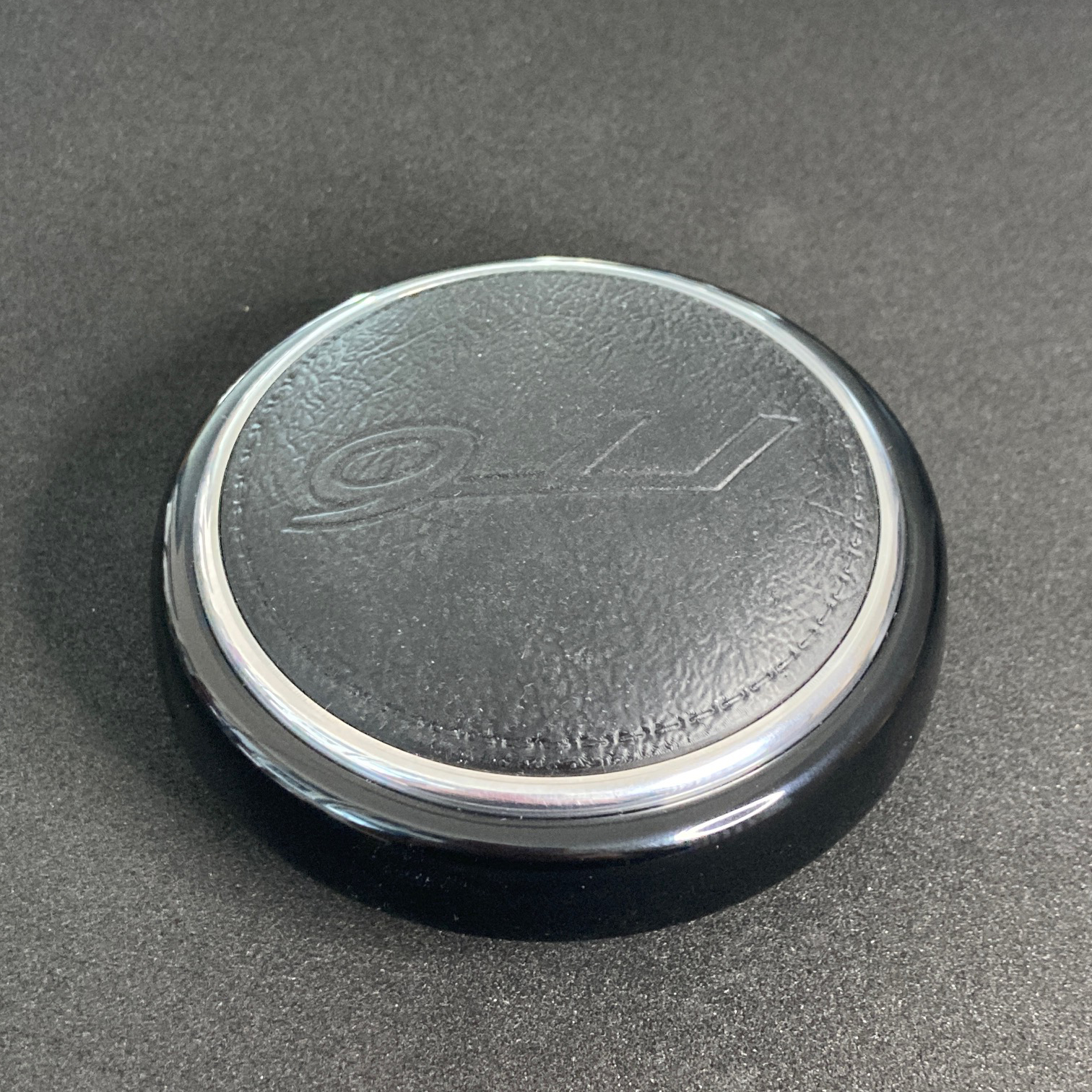 Centre volant Flat Design avec logo "911" pour volant Momo -Flat Design "911" logo horn knob for Momo steering wheel