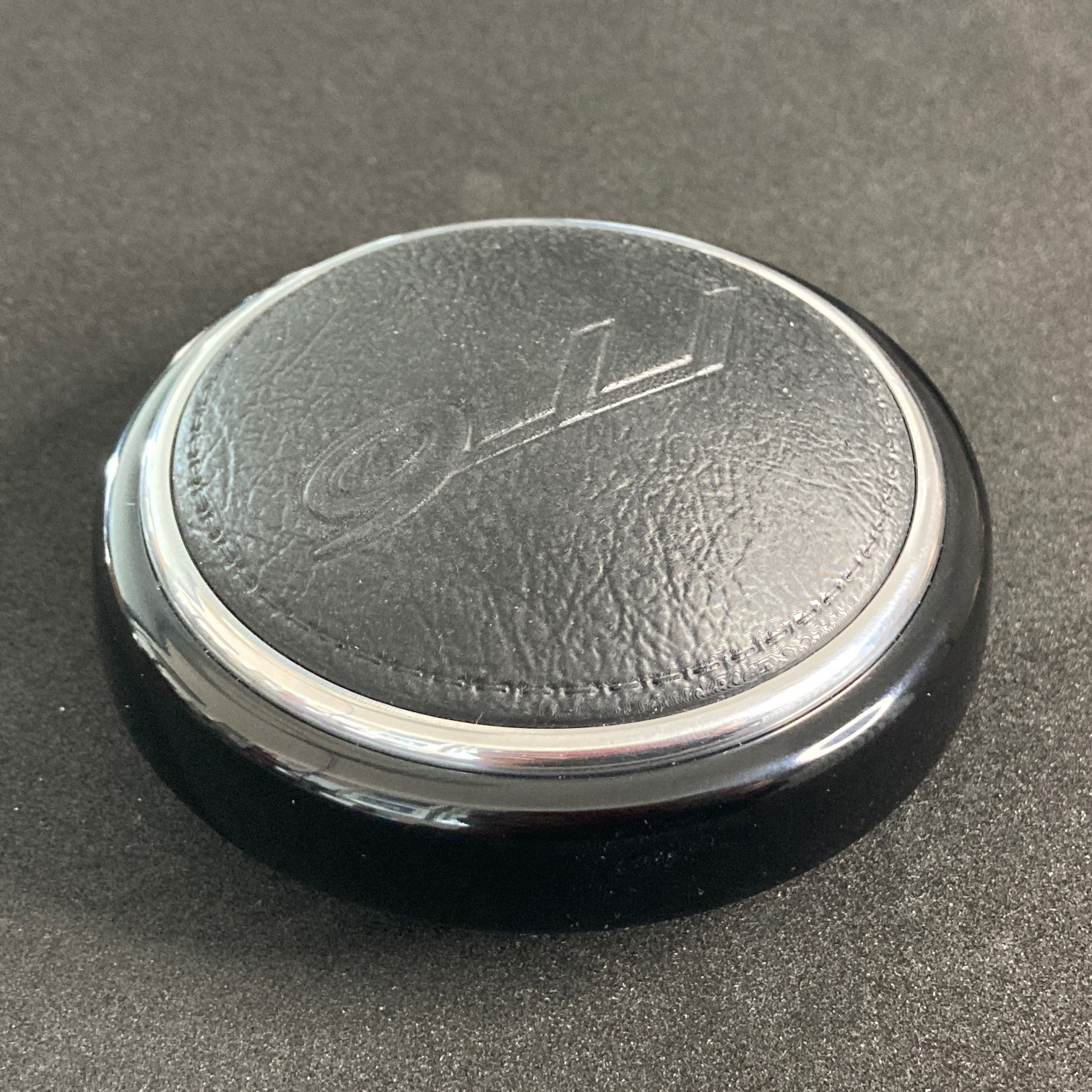 Centre volant Flat Design avec logo "911" pour volant Momo -Flat Design "911" logo horn knob for Momo steering wheel