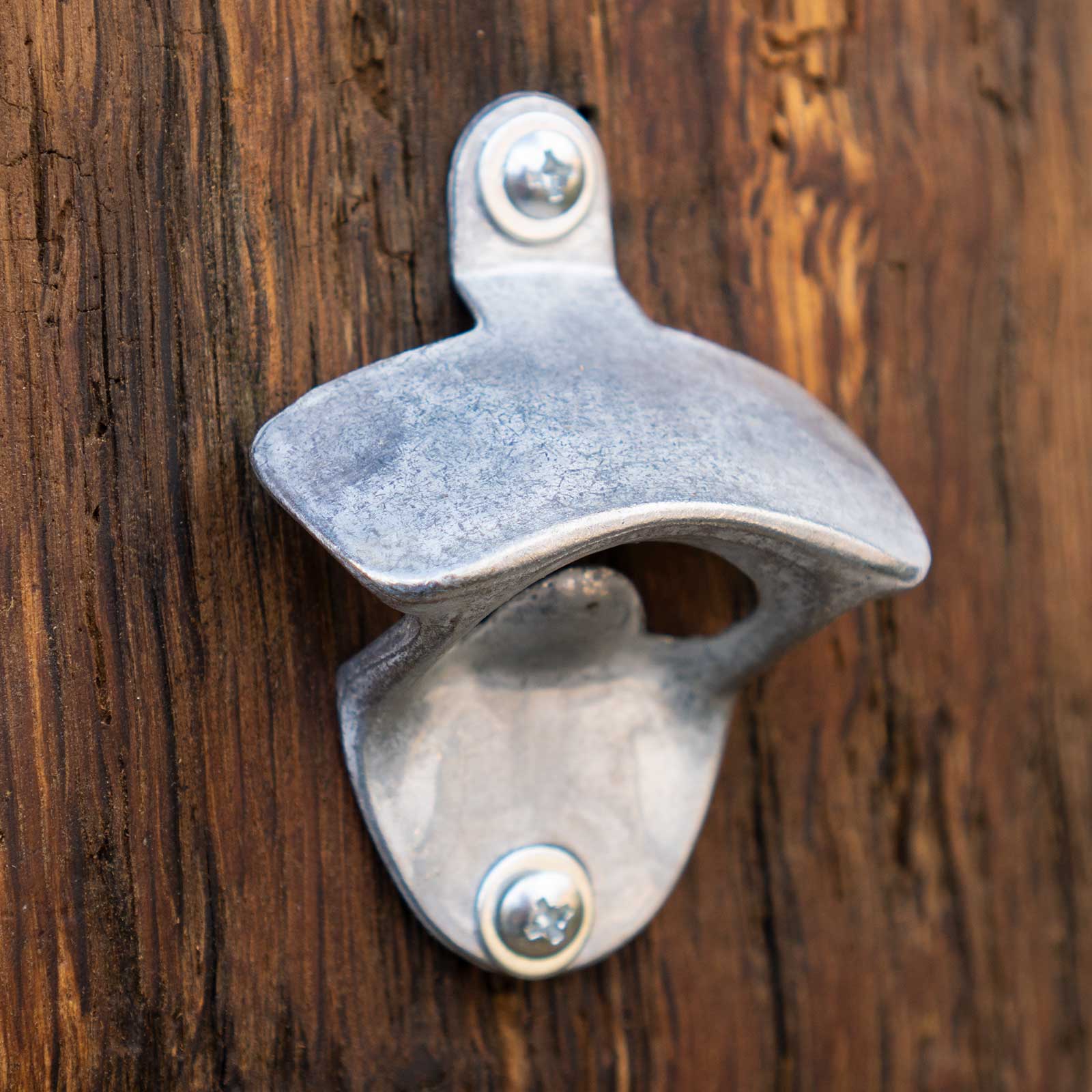 Stylischer Flaschenöffner mit Magnet