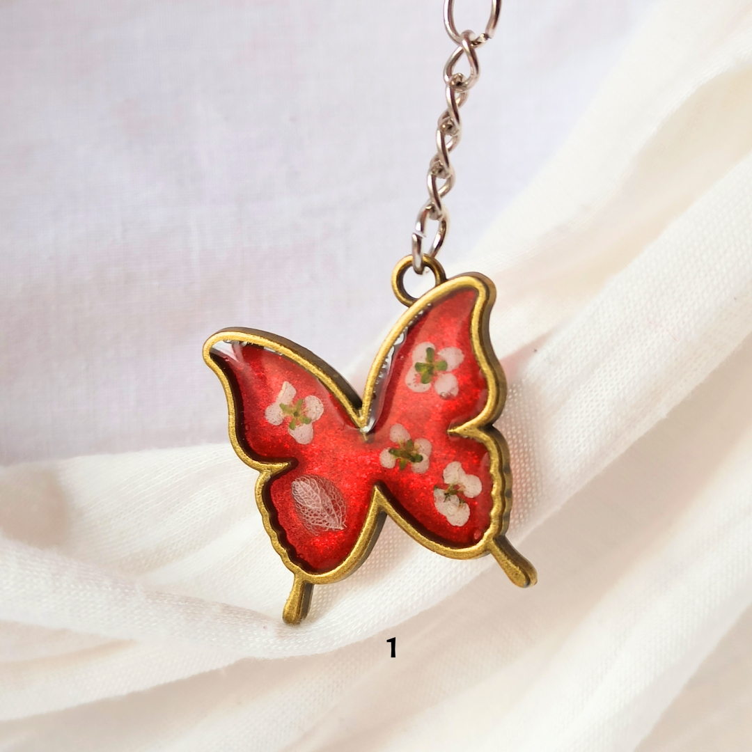Llavero de mariposa - Flores y resina