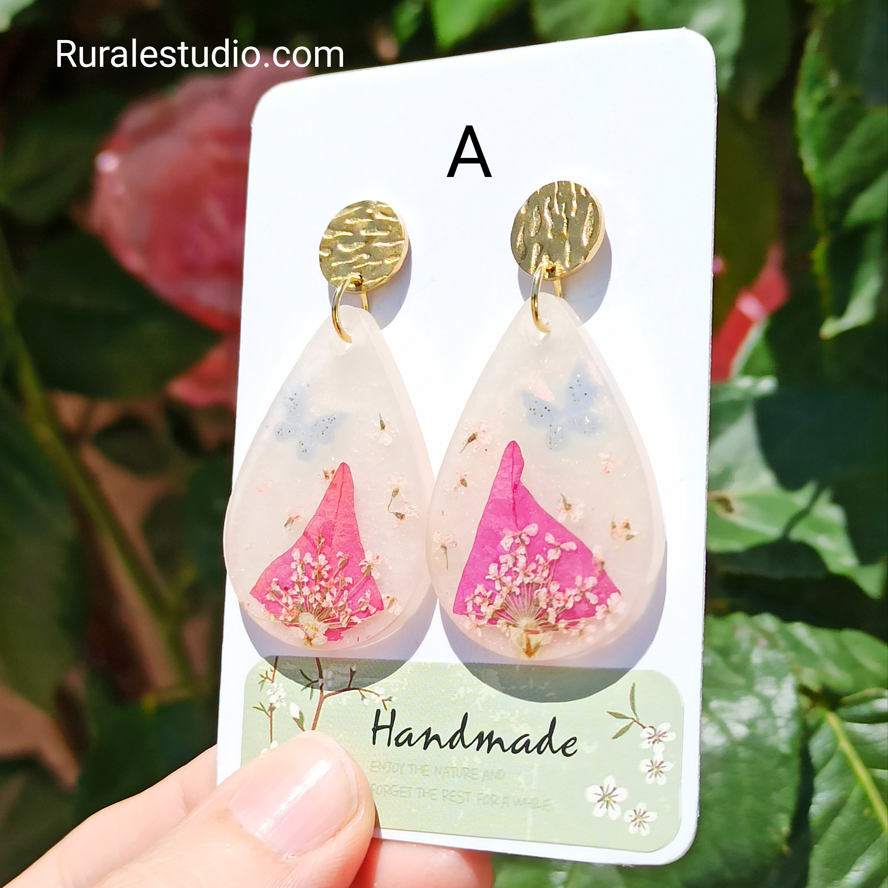 Pendientes de resina con flores naturales rosas