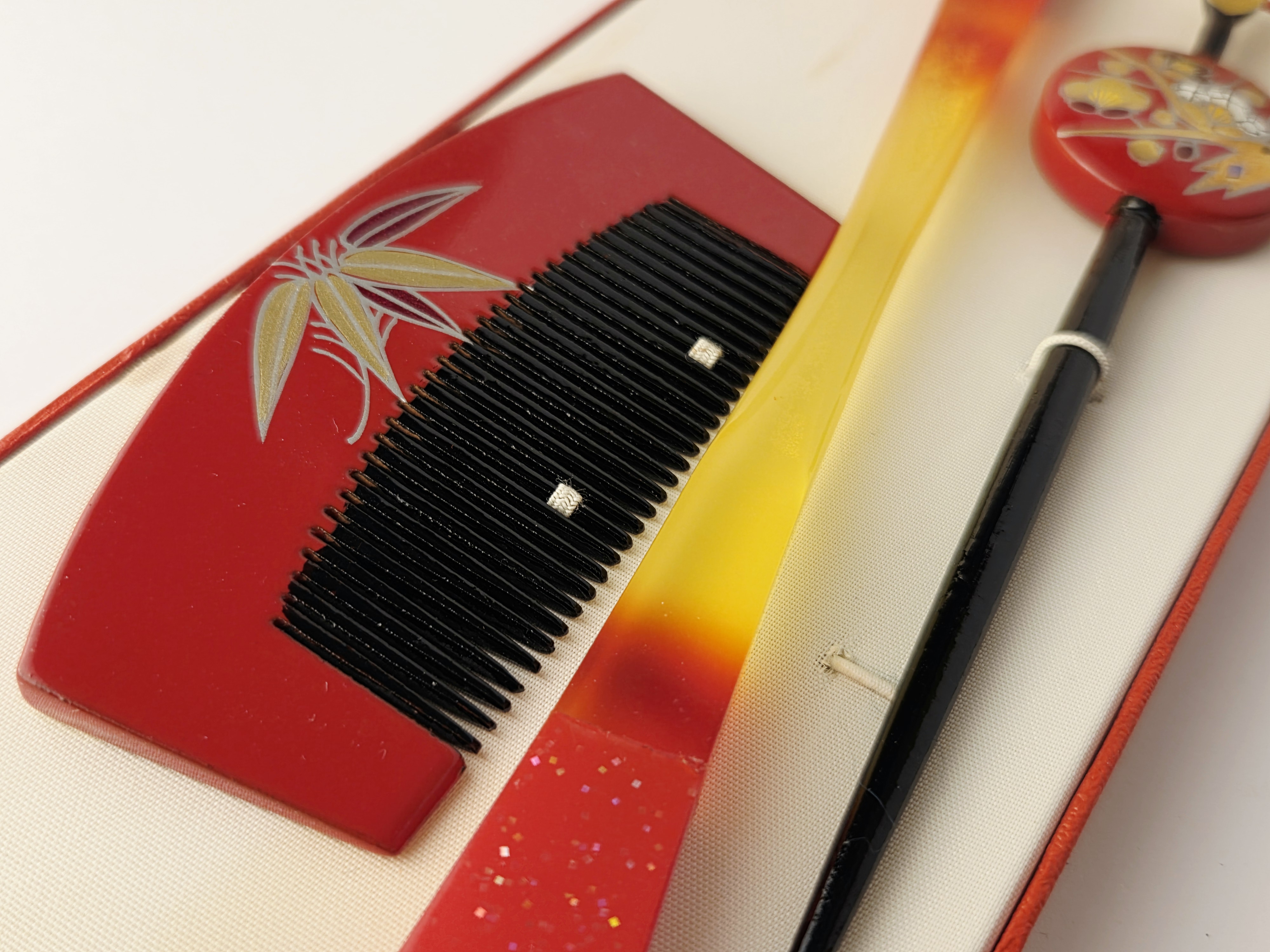 Vintage japoniškas Kanzashi plaukų aksesuarų rinkinys dėžutėje