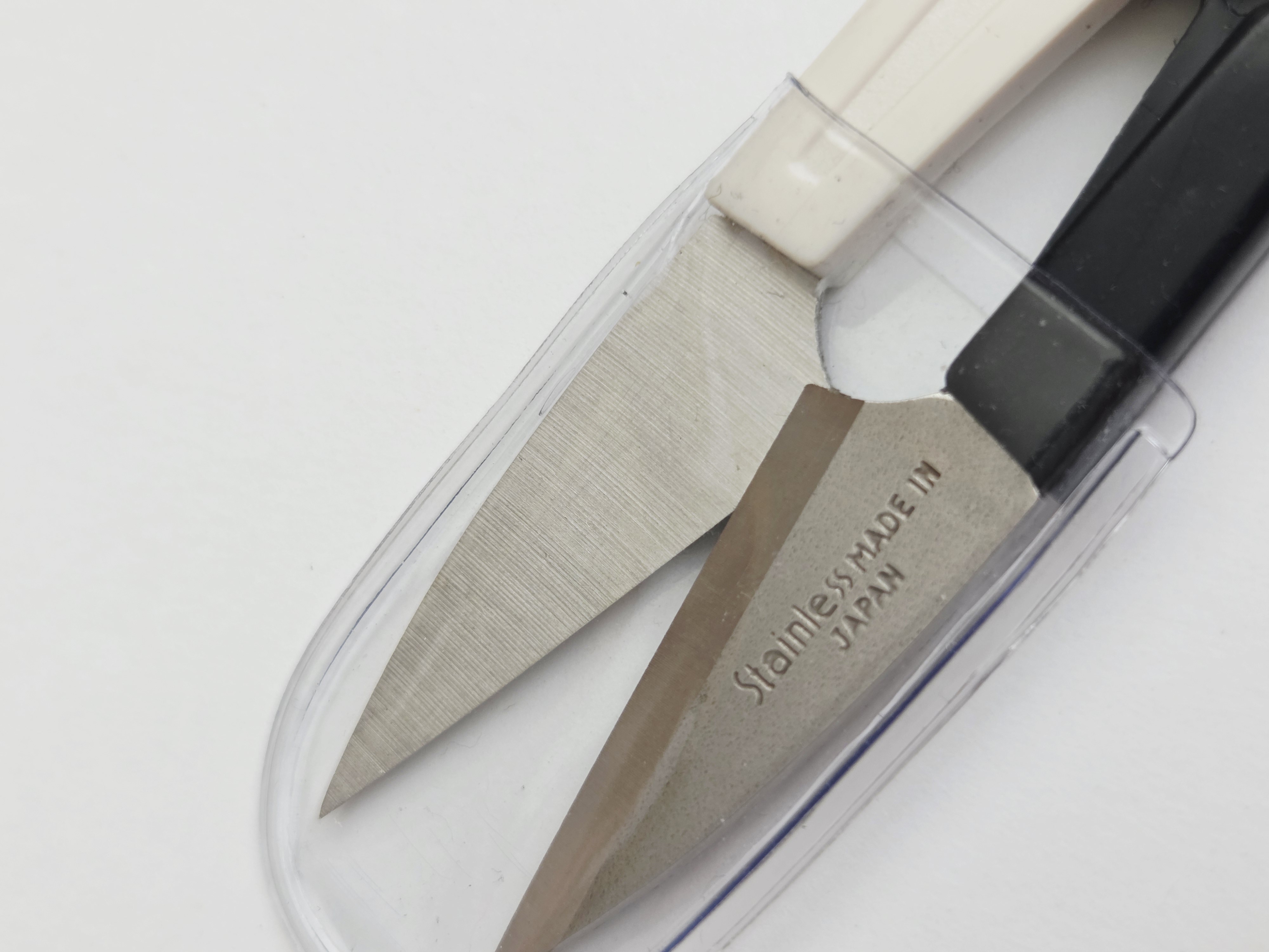 Japoniškos siūlų žirklutės (糸切りばさみ – itokiri basami)