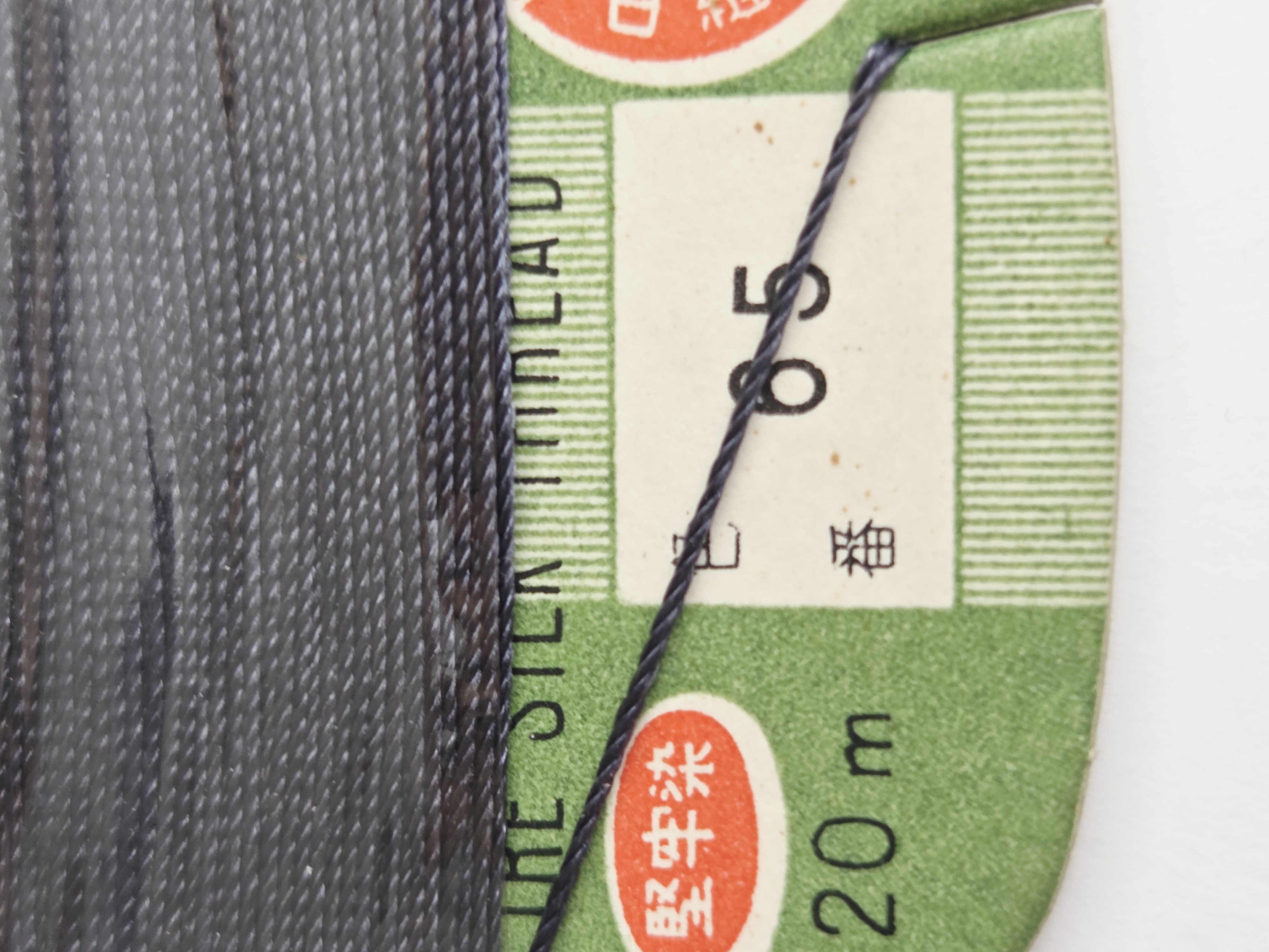 Tire 100% šilko siūlas