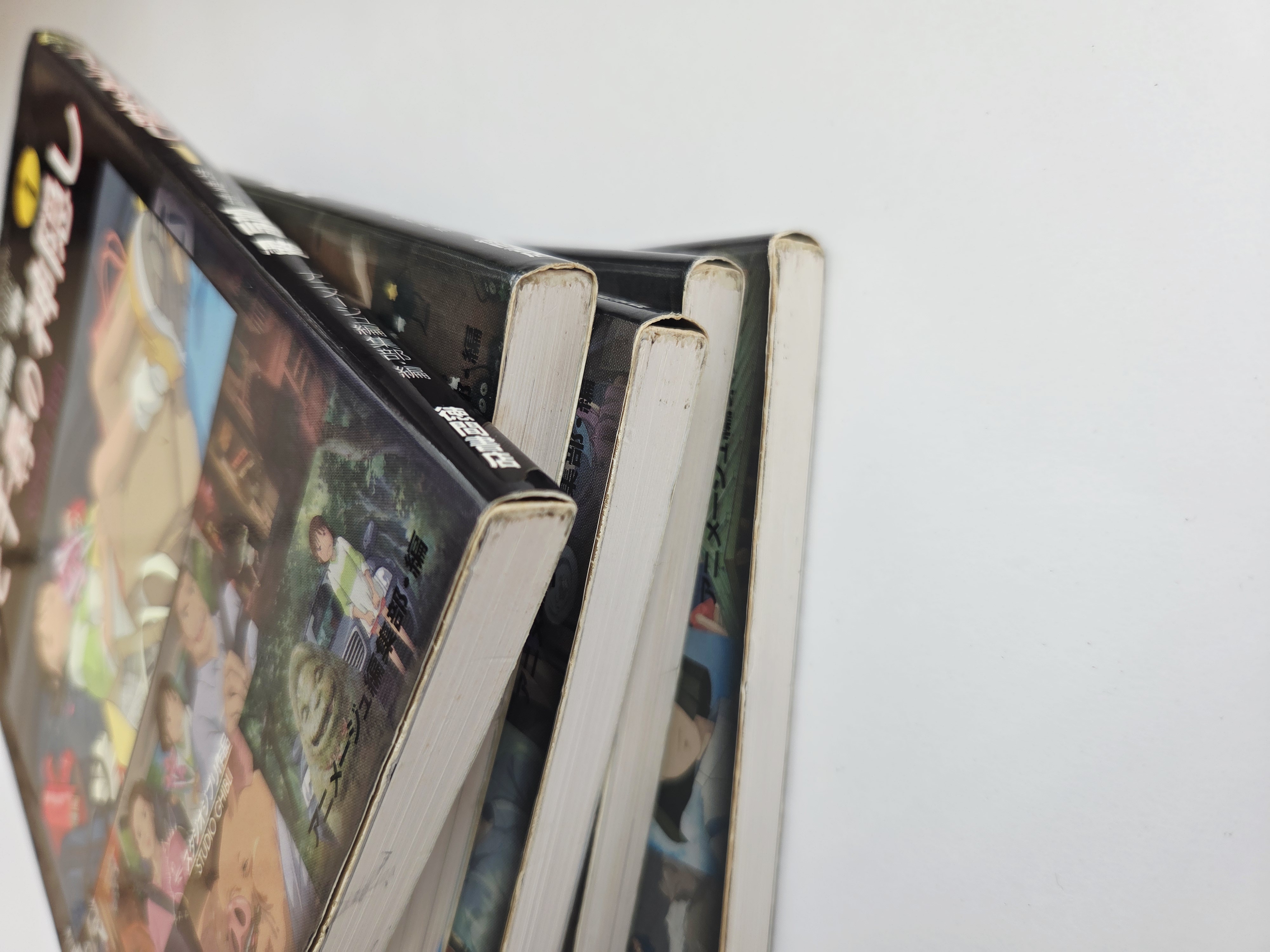 Penkios Studio Ghibli Spirited Away iliustruotos komiksų knygos